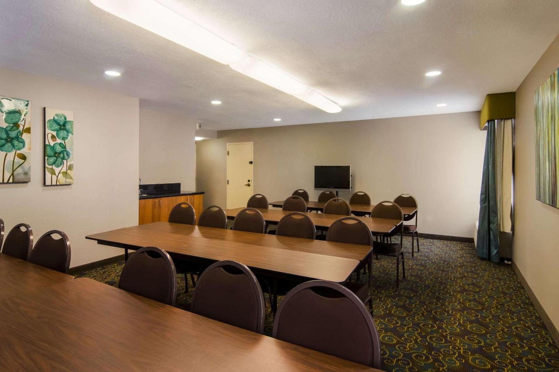 Comfort Inn Cadillac photo 21