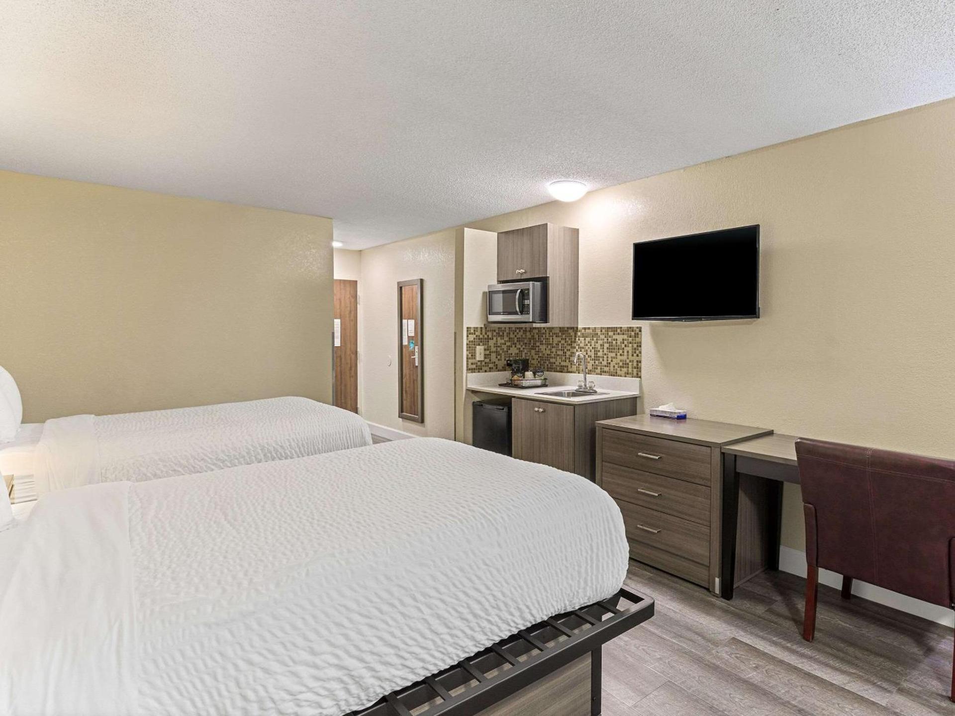 Clarion Pointe Savannah Gateway I-95 photo 8