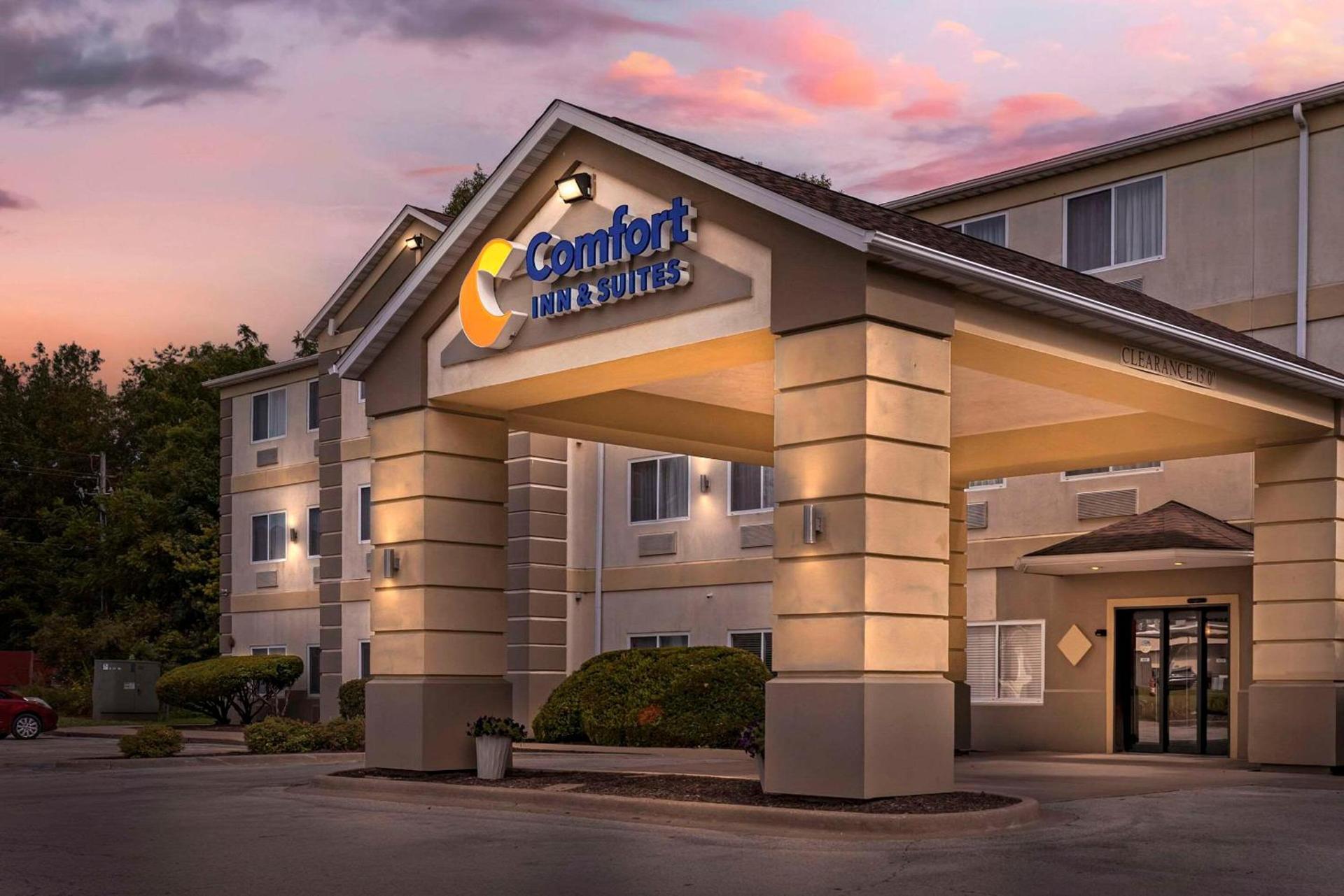 Comfort Inn & Suites East Moline near I-80 photo 2