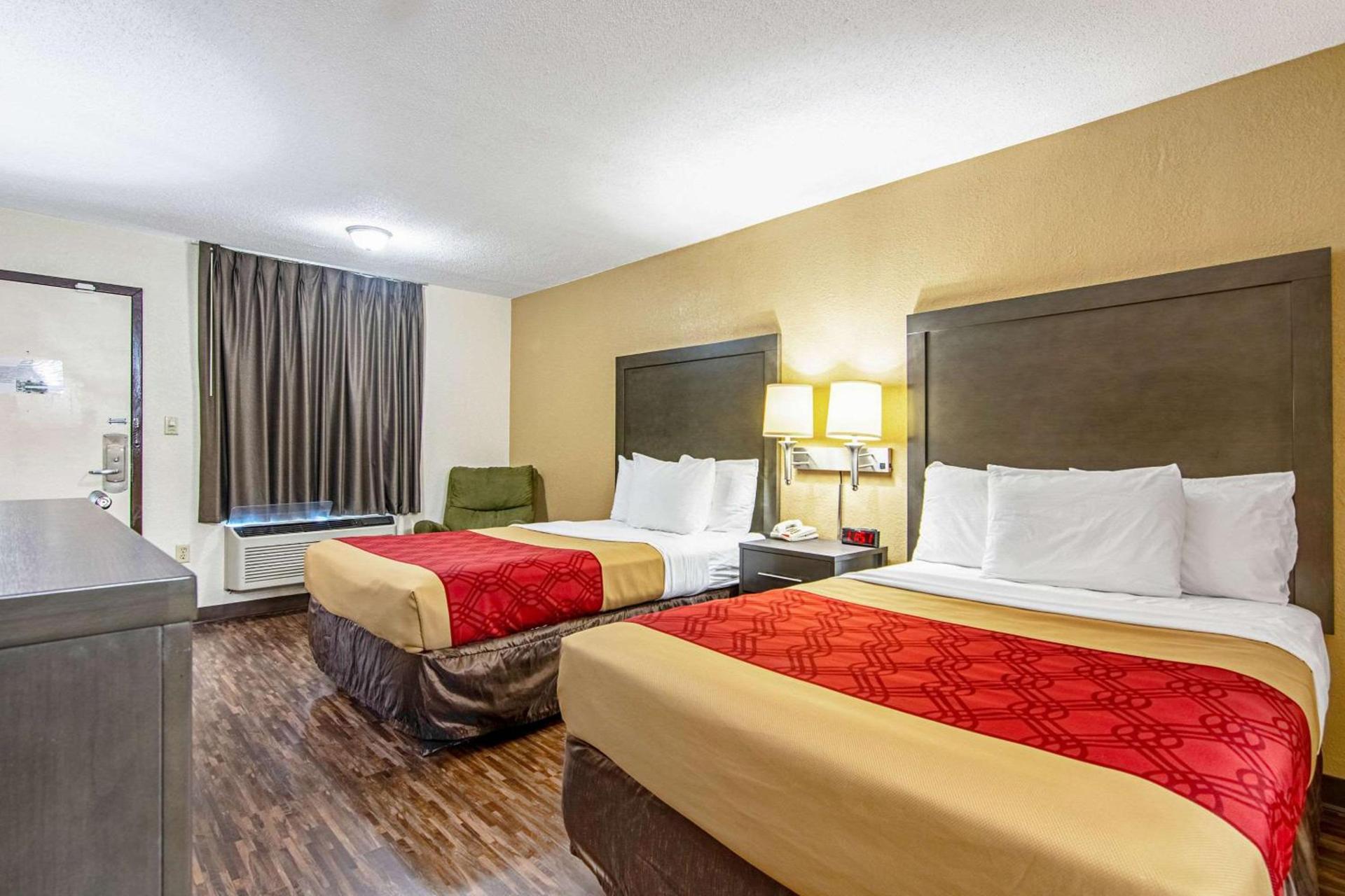 Econo Lodge Inn & Suites Matthews - Charlotte photo 7