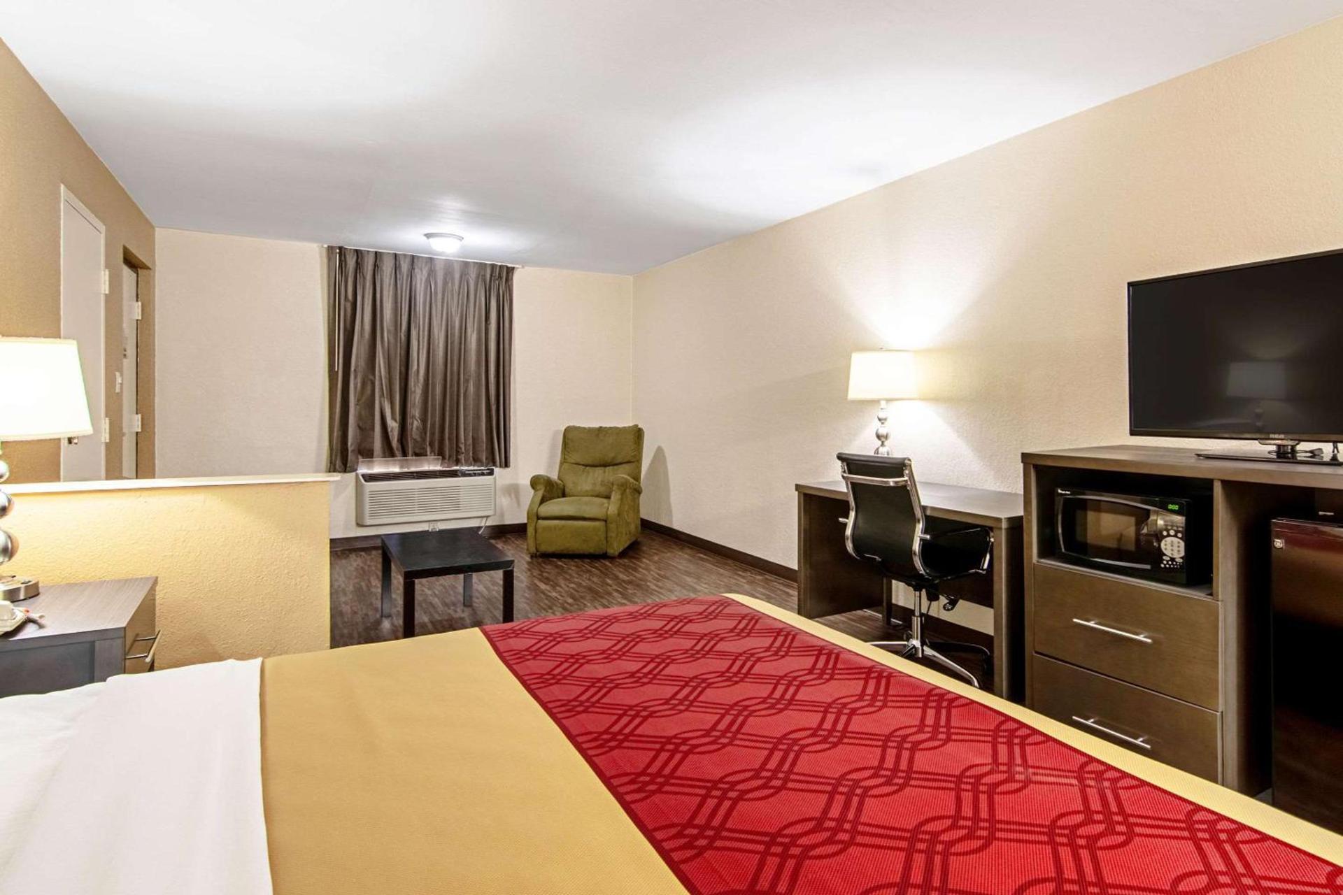 Econo Lodge Inn & Suites Matthews - Charlotte photo 13