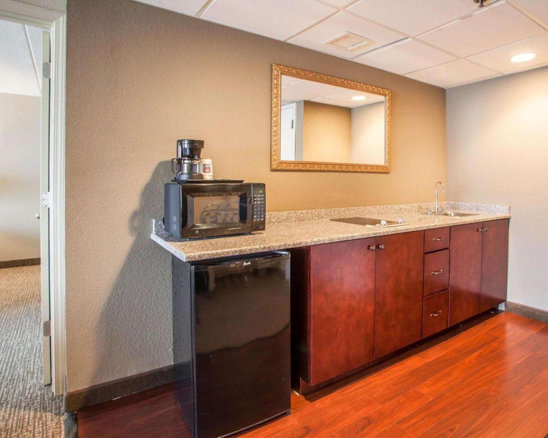 Quality Inn & Suites Orland Park - Chicago photo 37