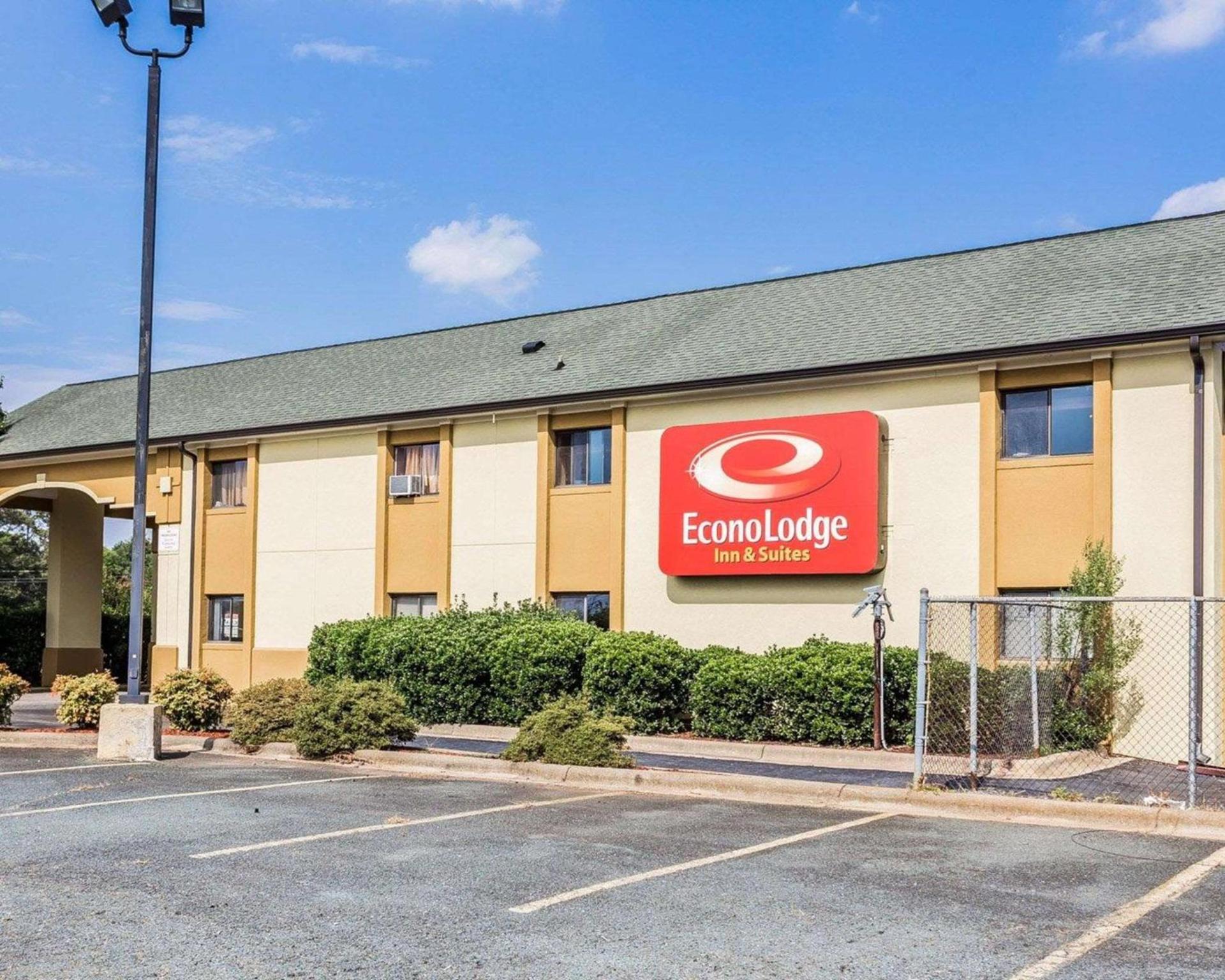 Econo Lodge Inn & Suites Matthews - Charlotte photo 3