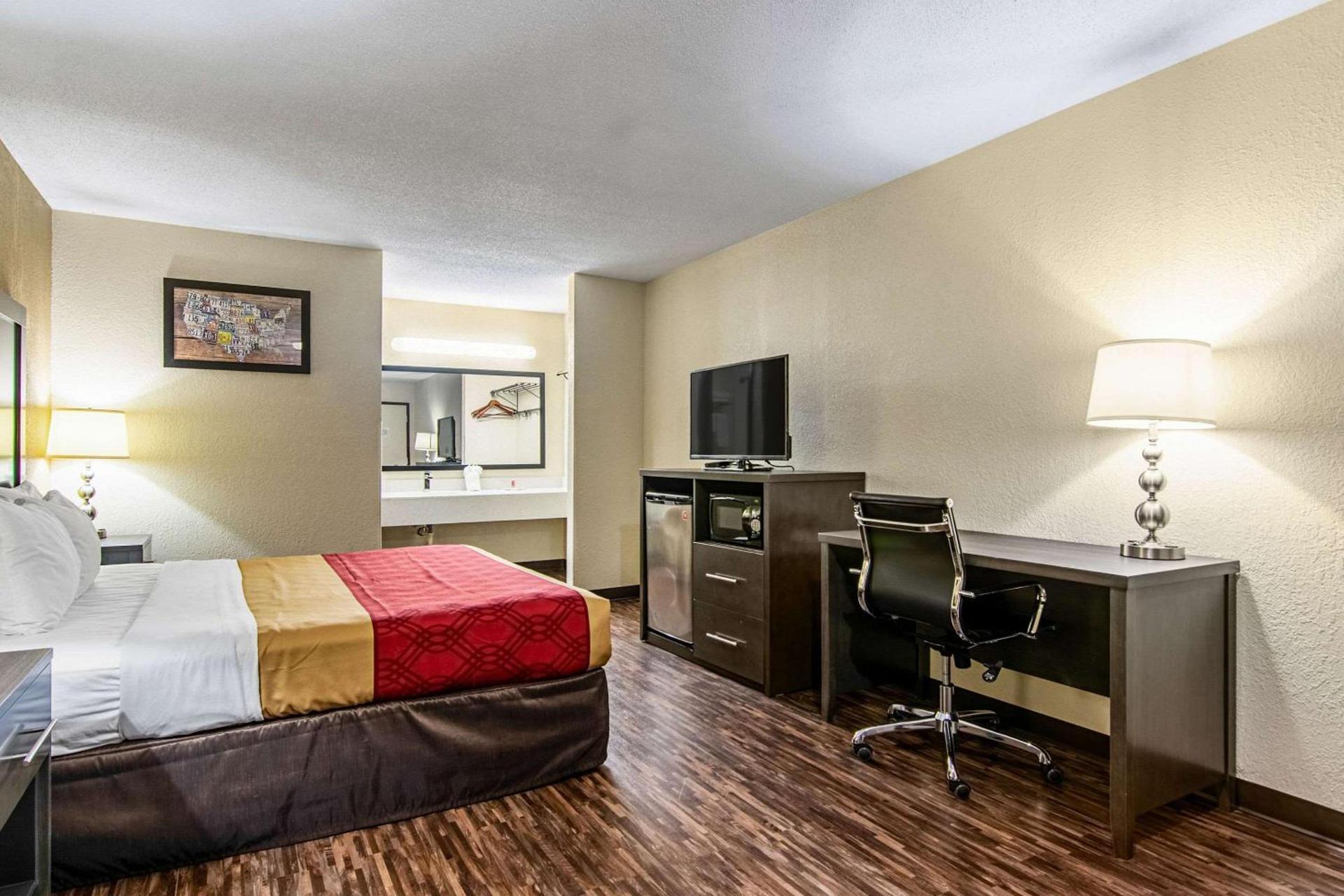 Econo Lodge Inn & Suites Matthews - Charlotte photo 9