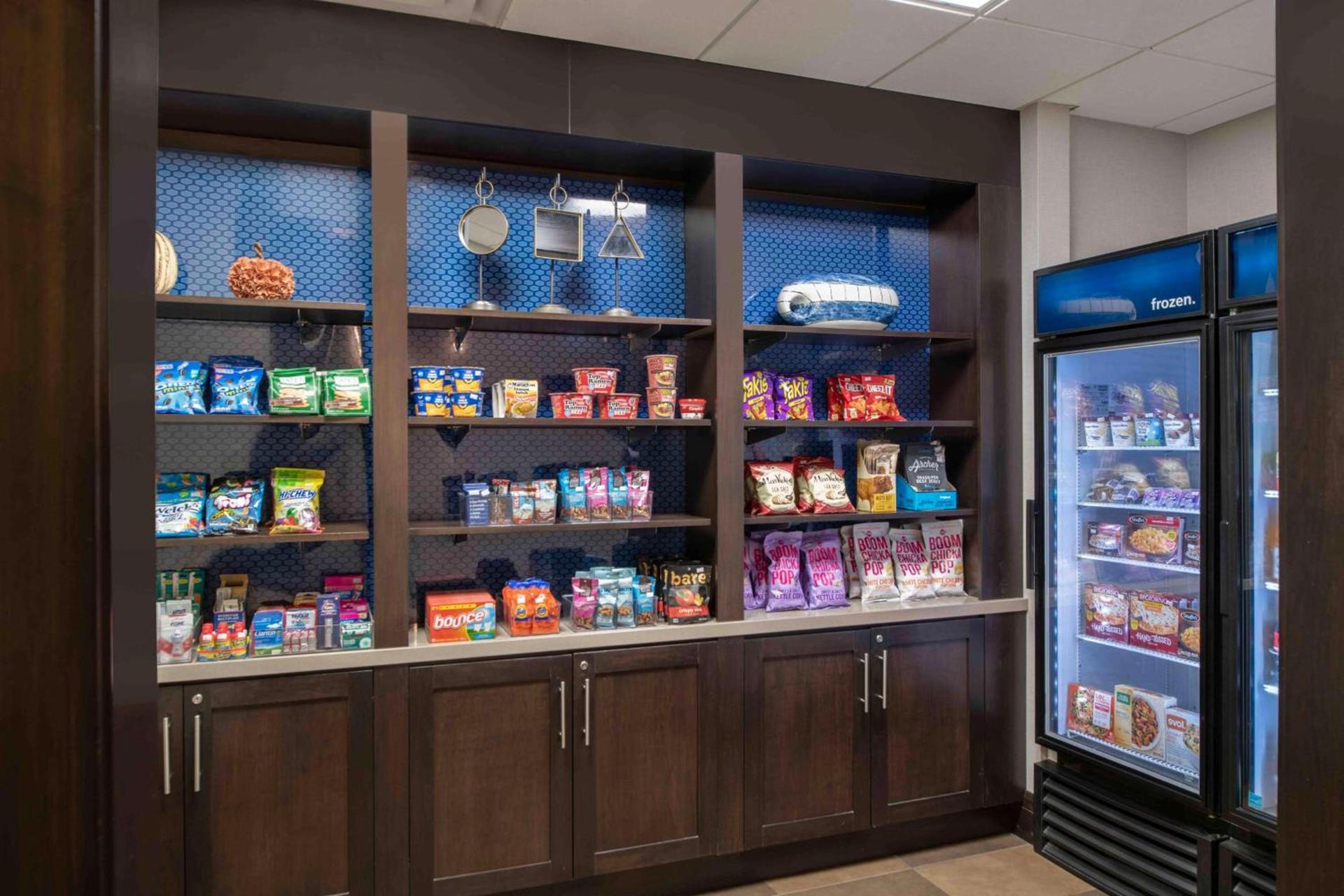 Hampton Inn Lewiston-Auburn photo 8
