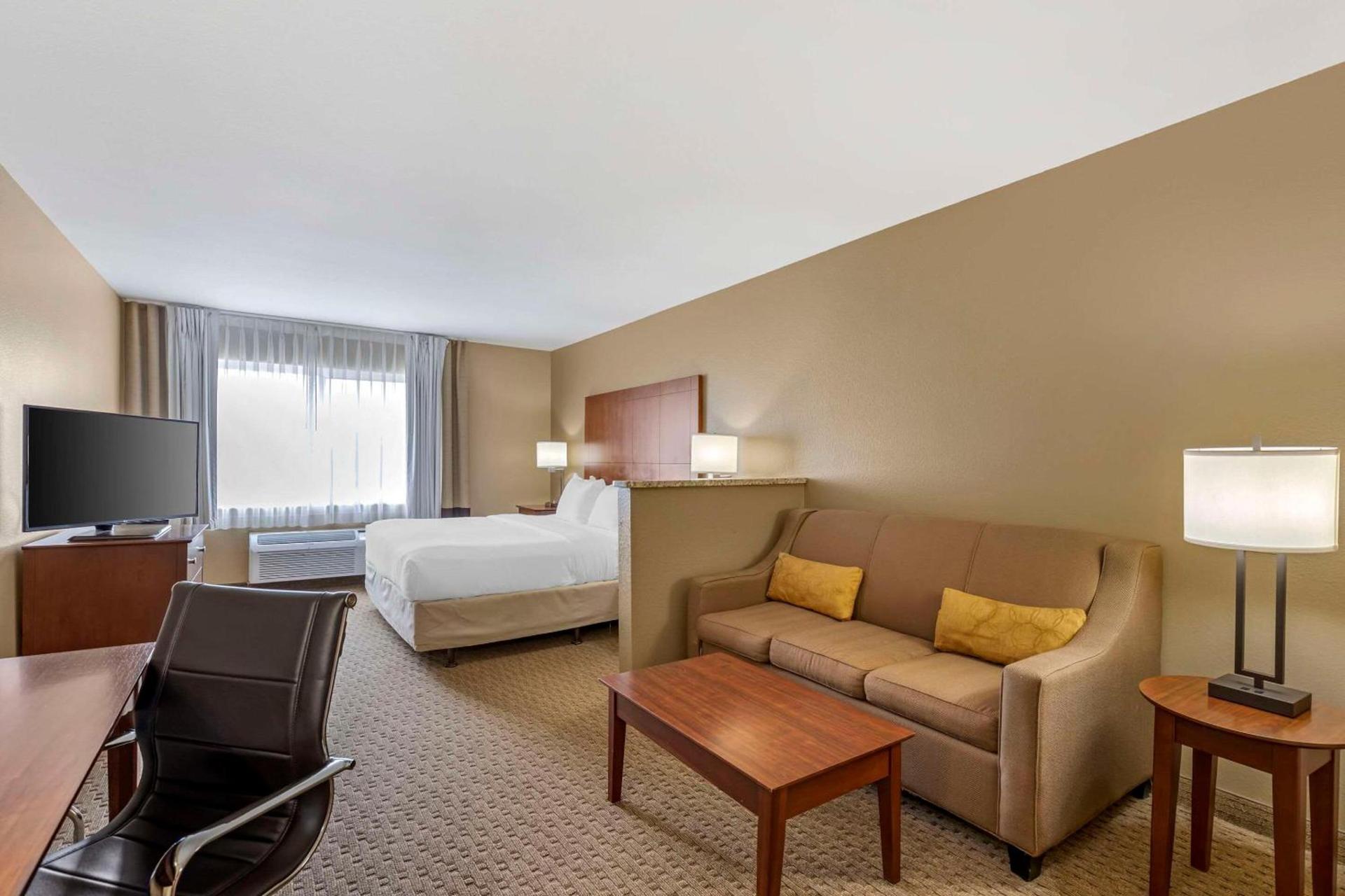Comfort Inn & Suites East Moline near I-80 photo 14