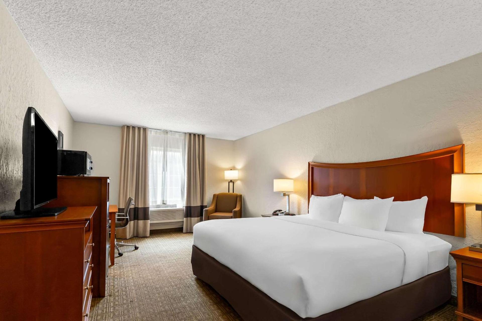 Comfort Inn St Louis - Westport Event Center photo 8