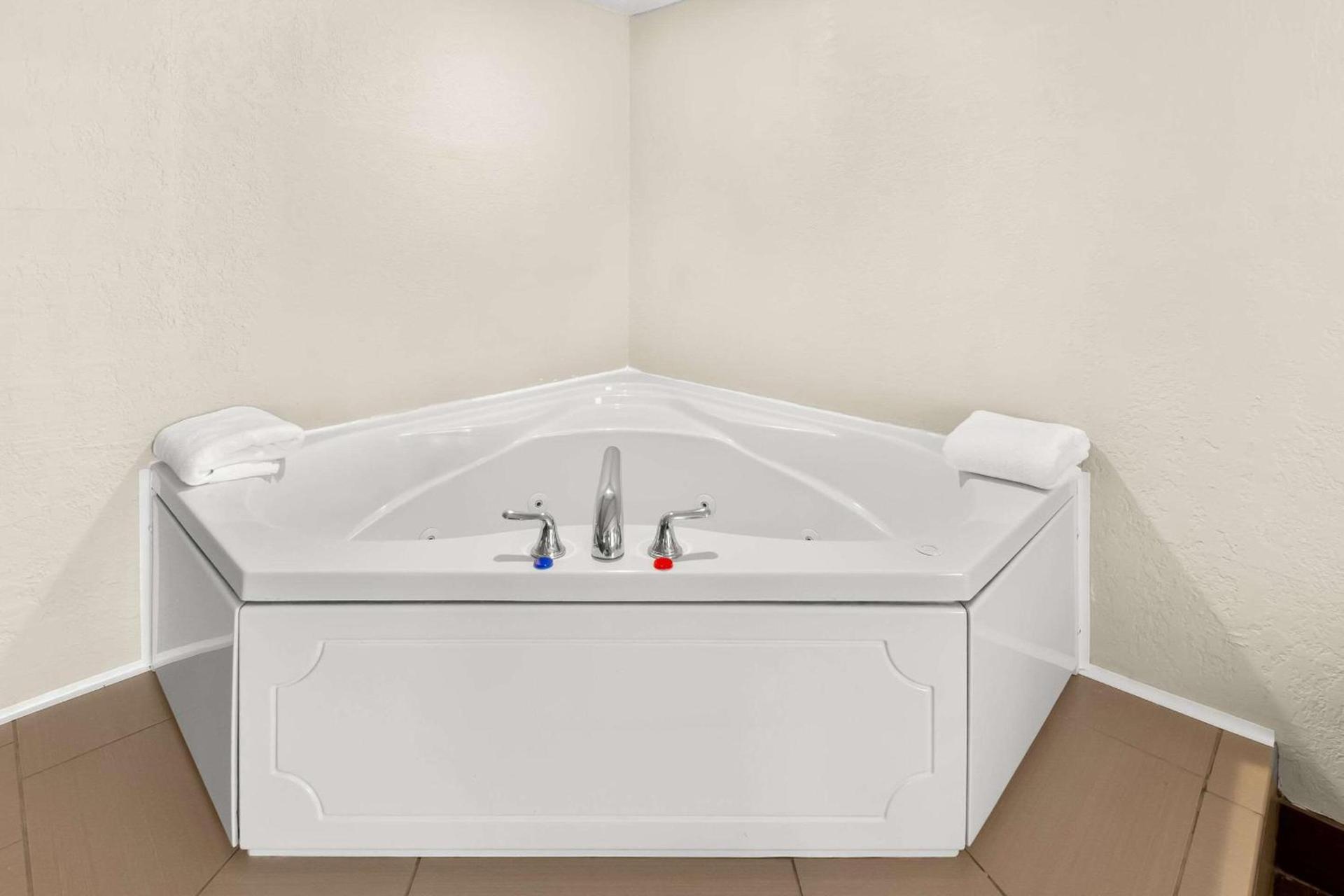 Comfort Inn St Louis - Westport Event Center photo 15
