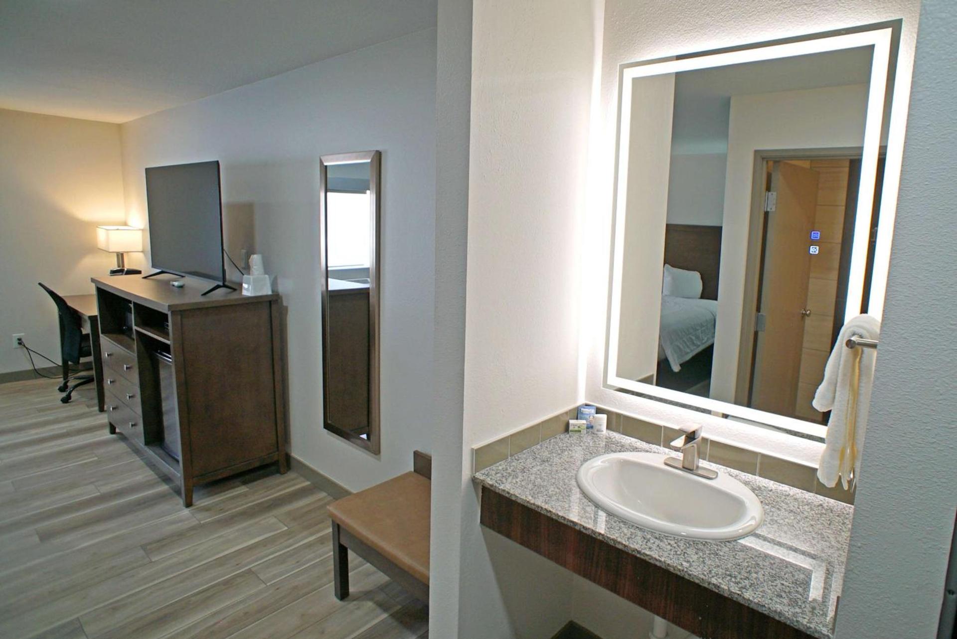 Baymont by Wyndham Monte Vista photo 22
