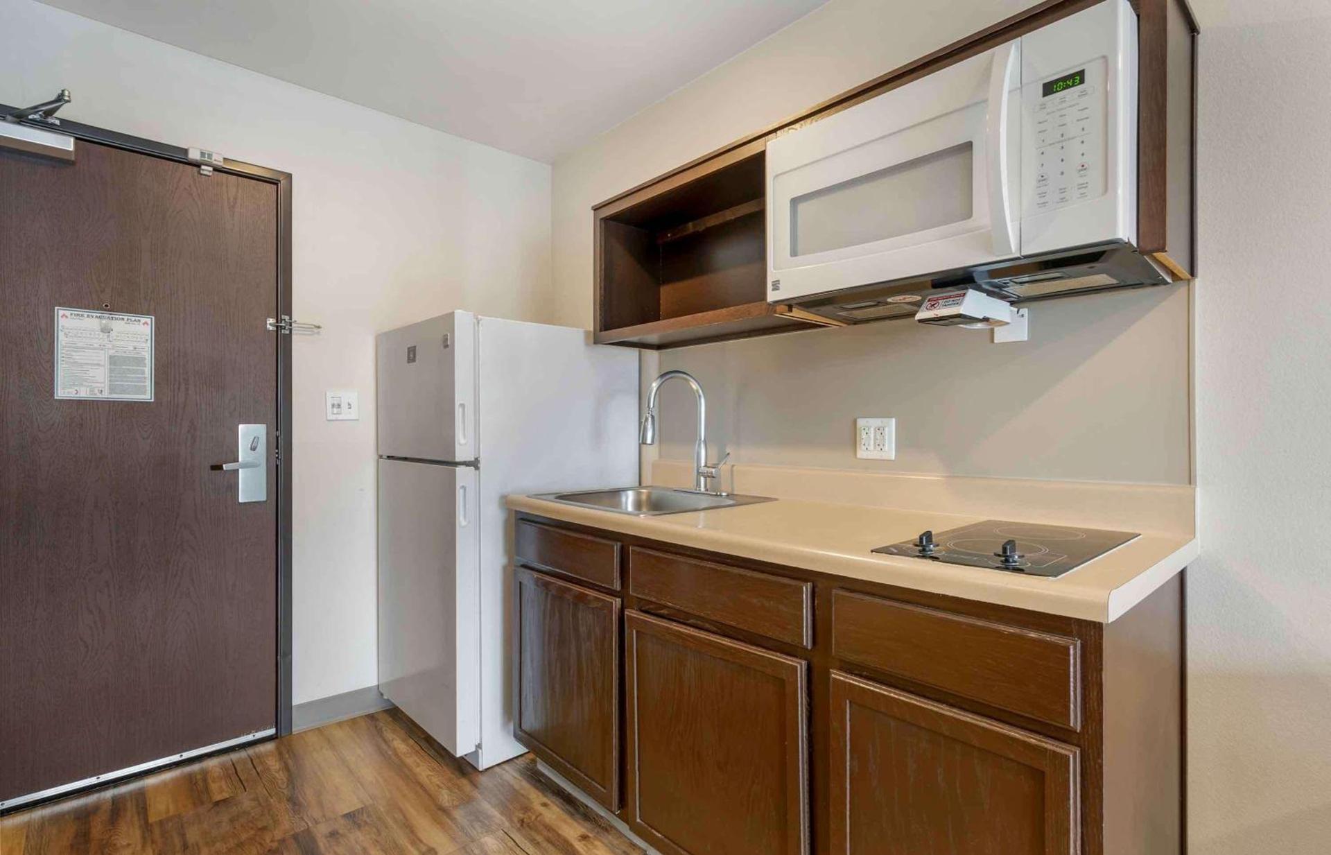 Extended Stay America Select Suites - Orlando - Airport photo 10