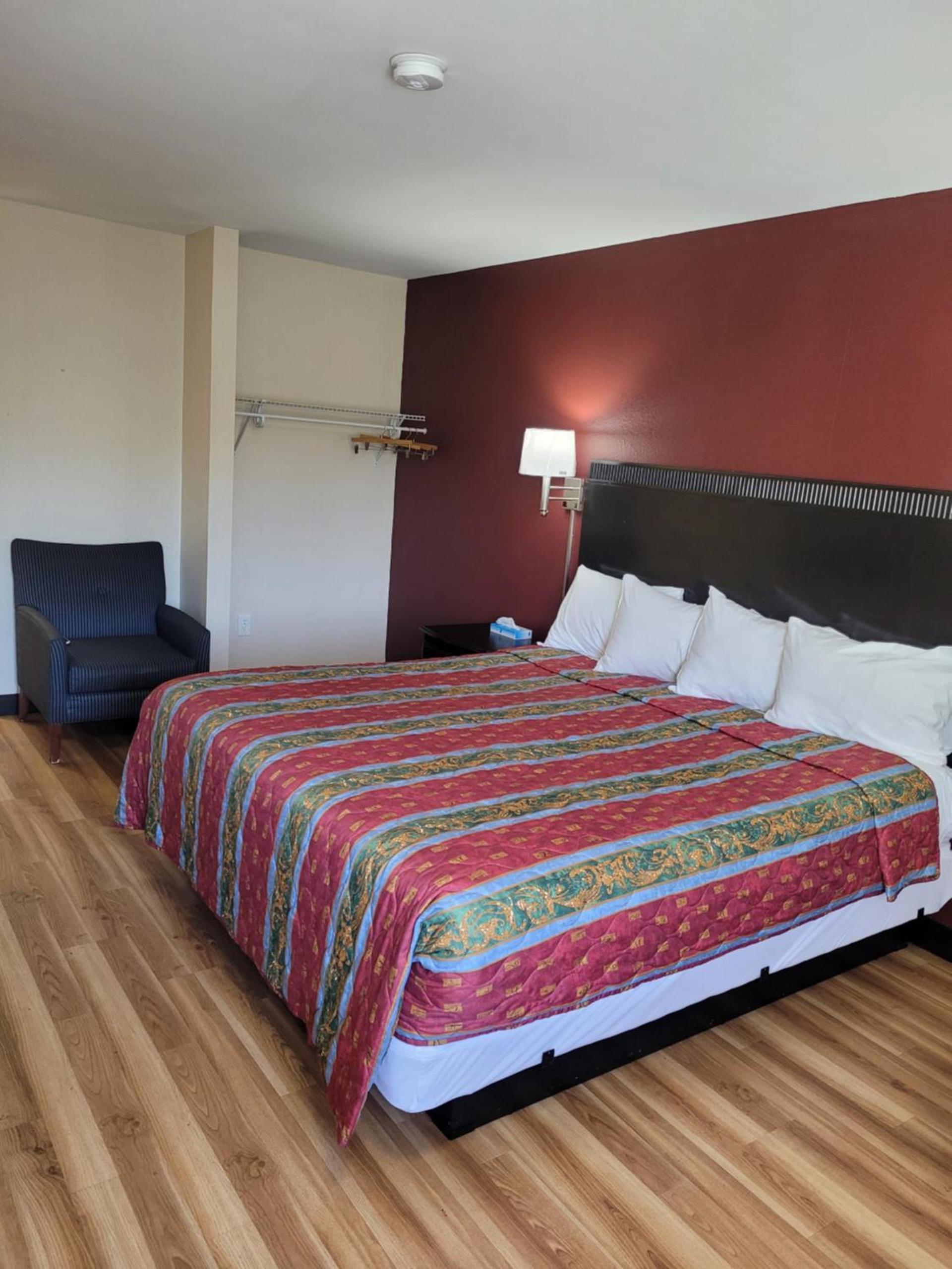 Red Crown Inn photo 16