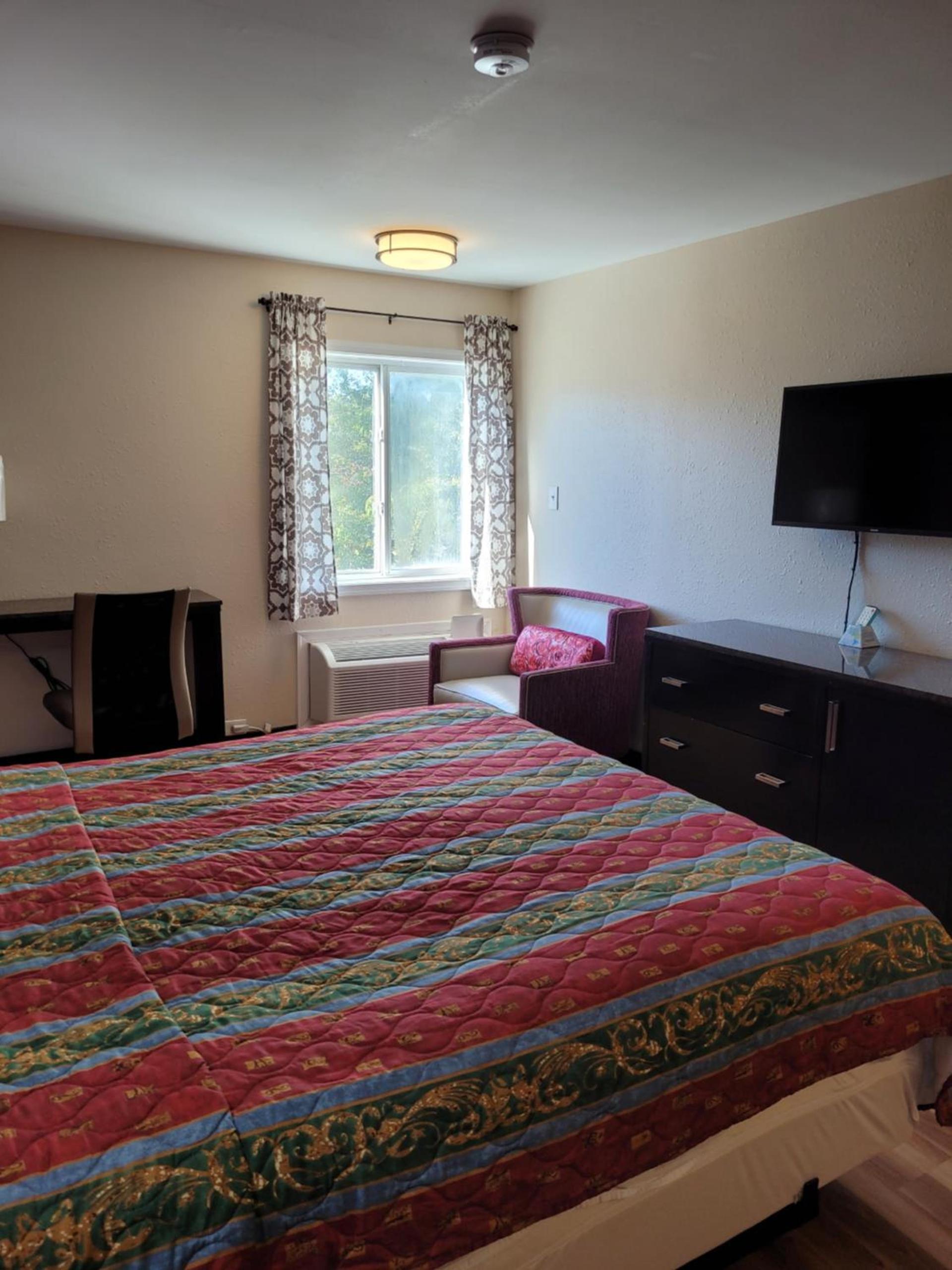 Red Crown Inn photo 18