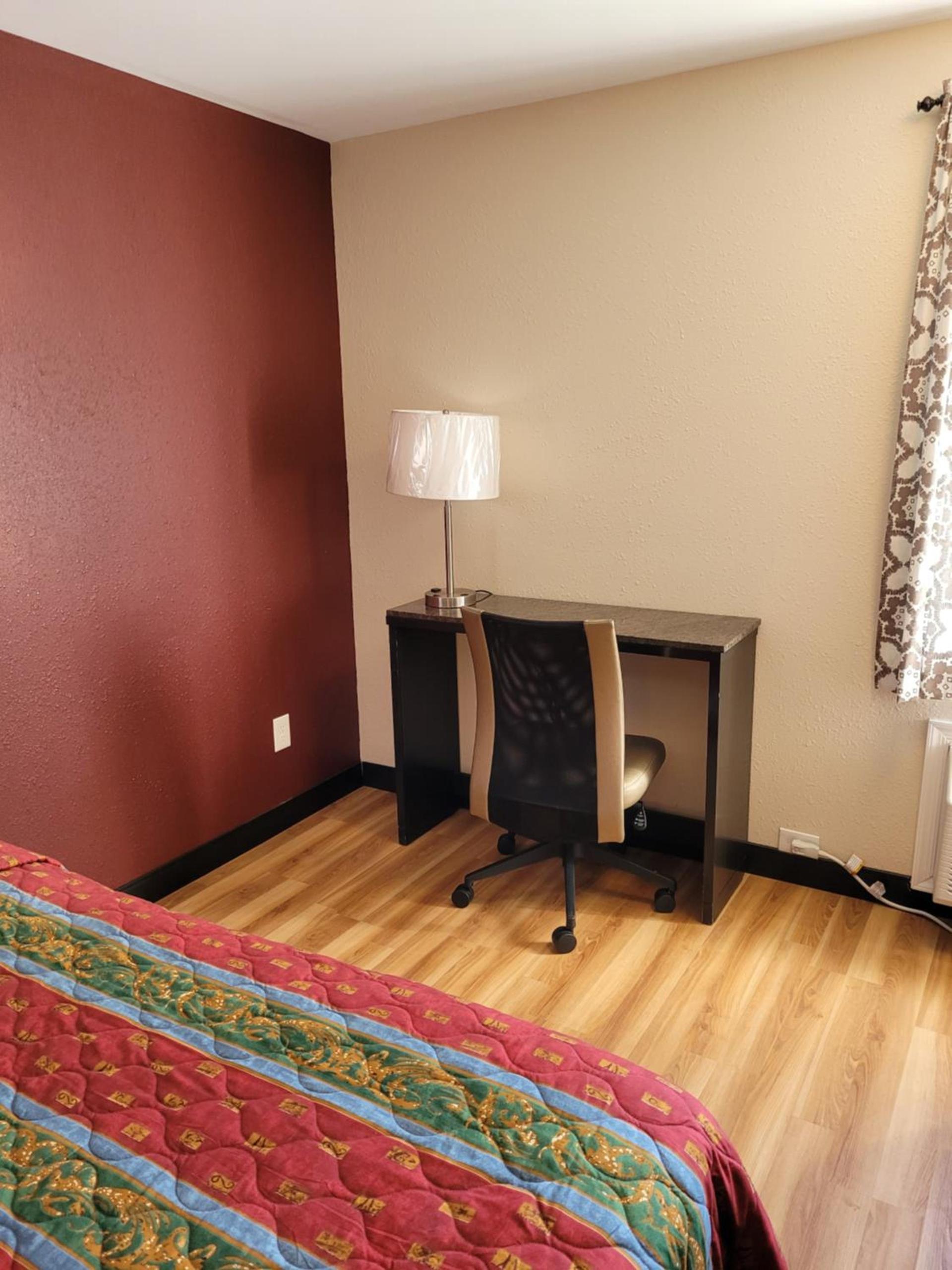 Red Crown Inn photo 19