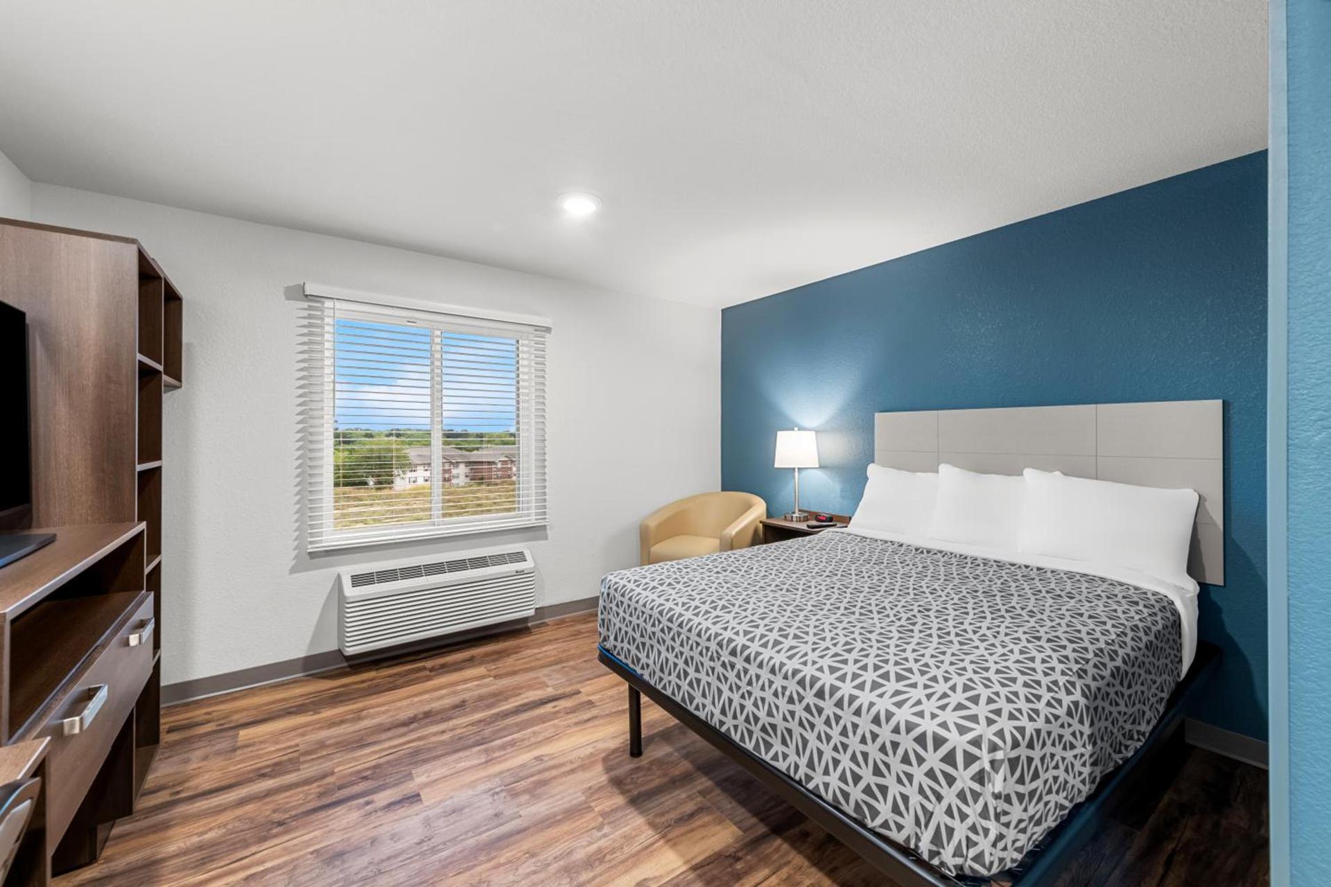 WoodSpring Suites Kansas City Airport photo 4
