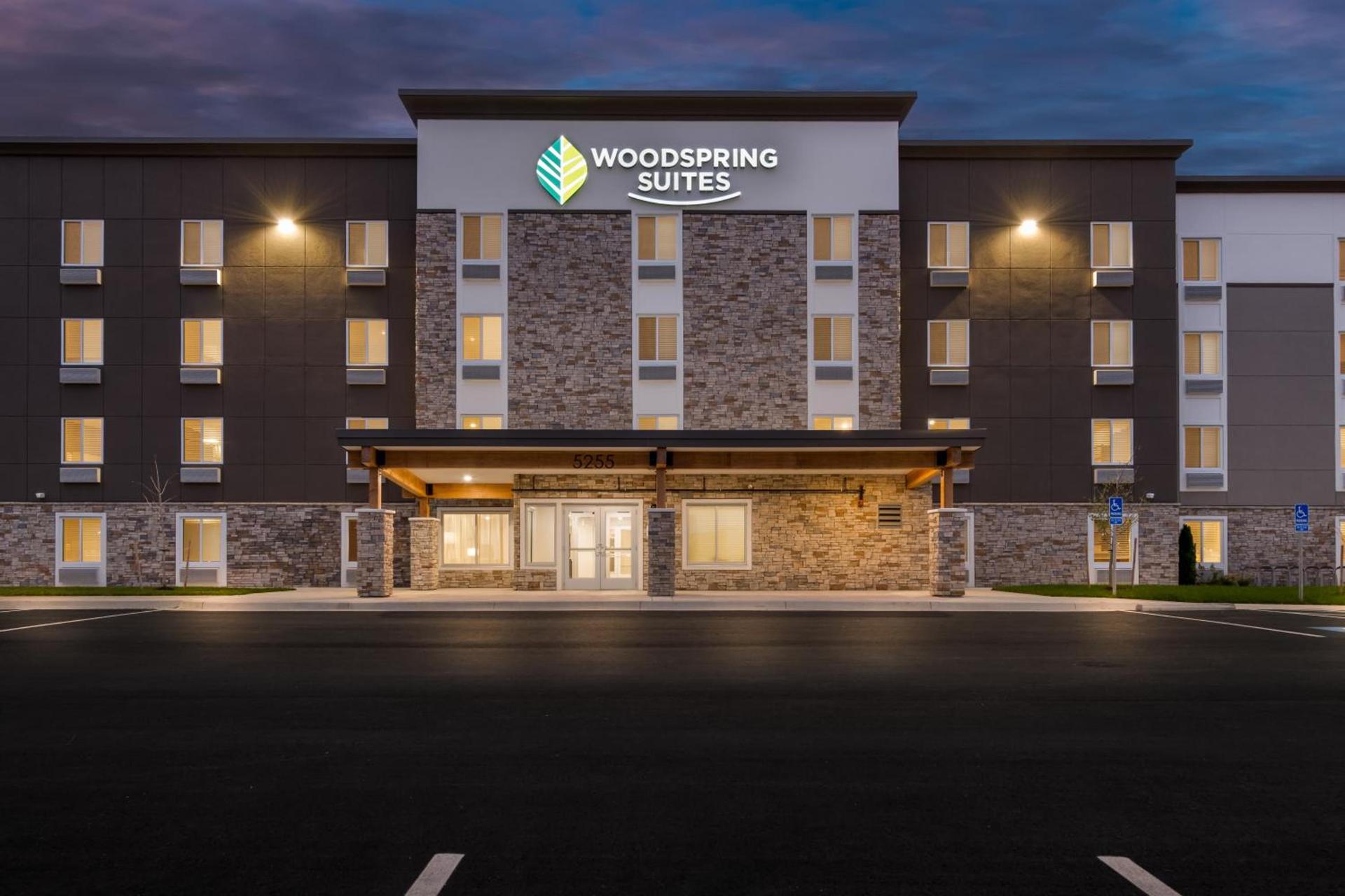 WoodSpring Suites Kansas City Airport photo 3