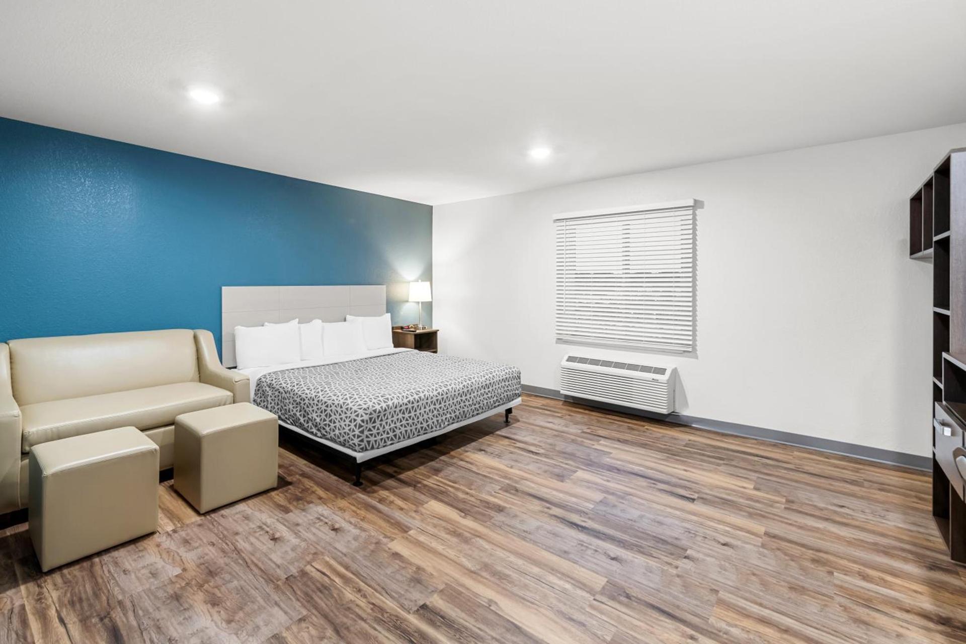 WoodSpring Suites Kansas City Airport photo 15