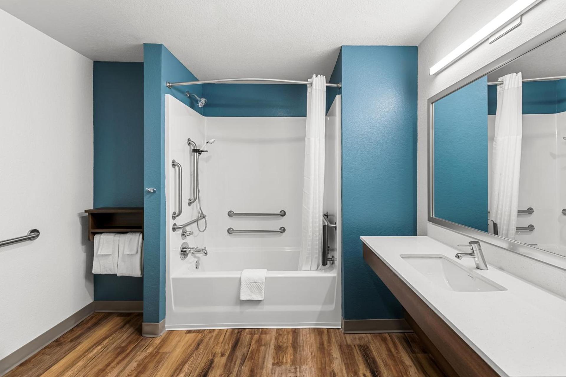 WoodSpring Suites Kansas City Airport photo 25