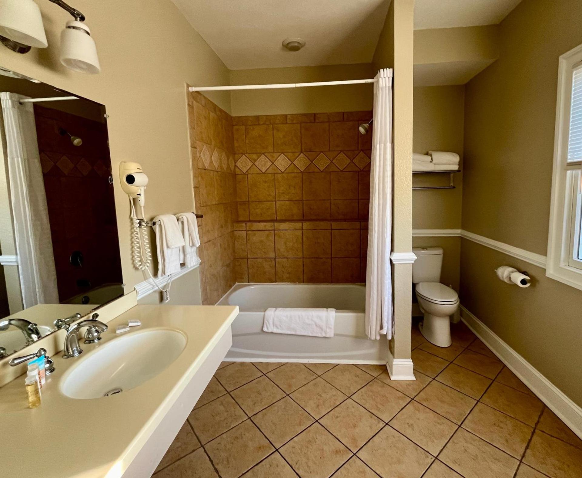 Cape Hatteras Motel photo 29