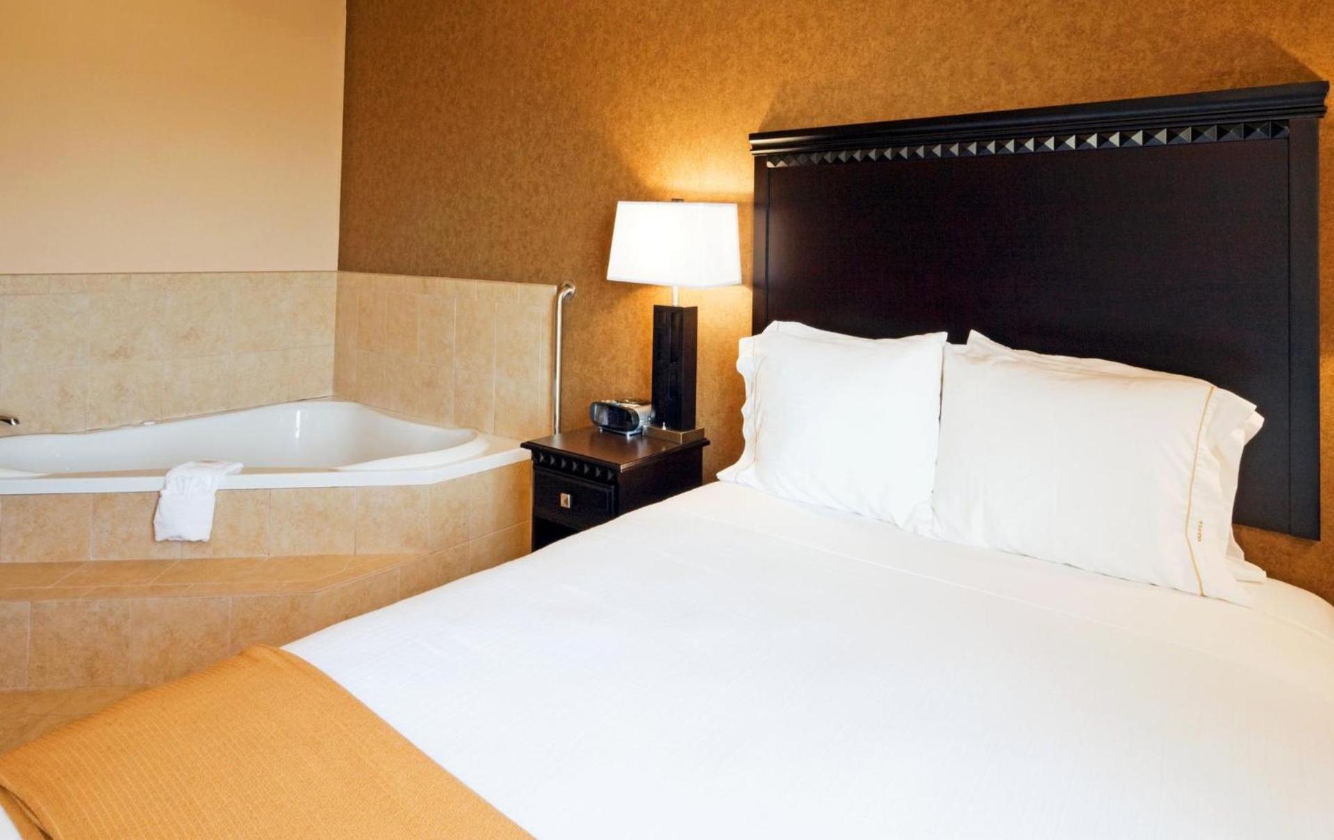 Holiday Inn Express Hotel & Suites Ennis by IHG photo 22