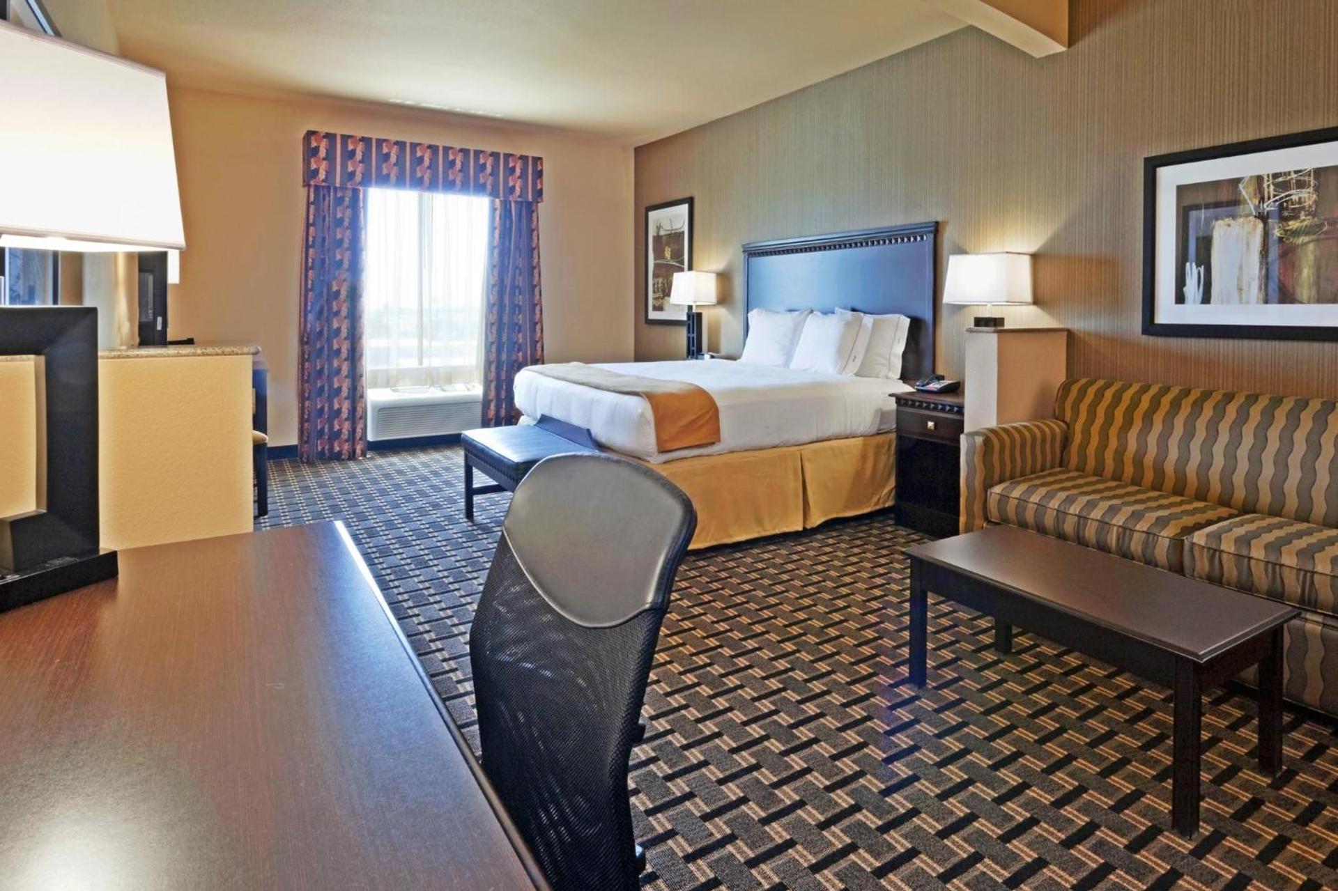 Holiday Inn Express Hotel & Suites Ennis by IHG photo 24