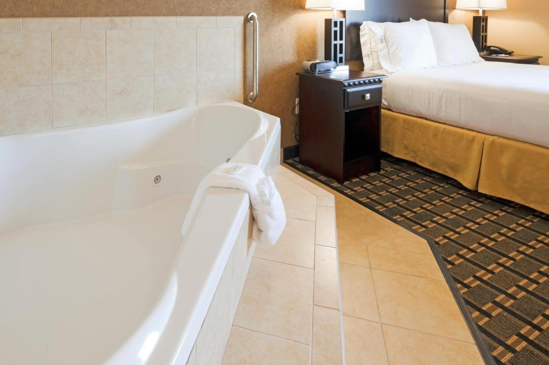 Holiday Inn Express Hotel & Suites Ennis by IHG photo 29
