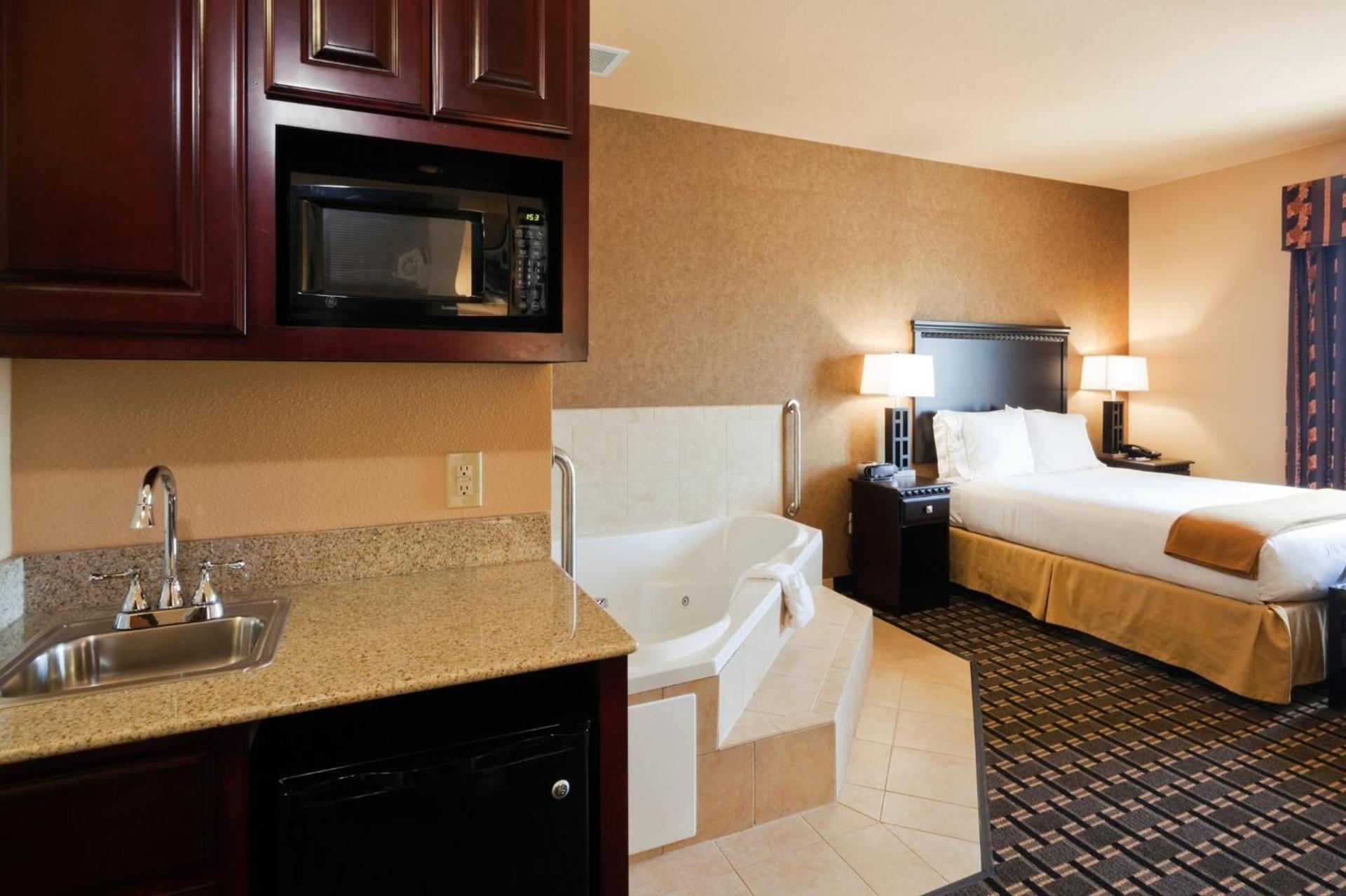Holiday Inn Express Hotel & Suites Ennis by IHG photo 23
