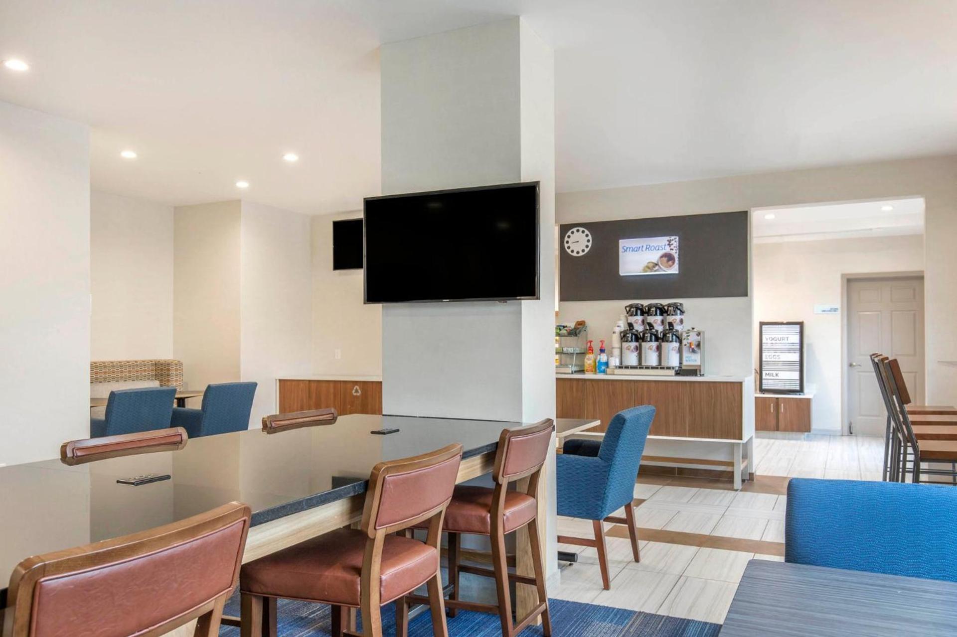 Holiday Inn Express & Suites Chicago West - St Charles by IHG photo 58