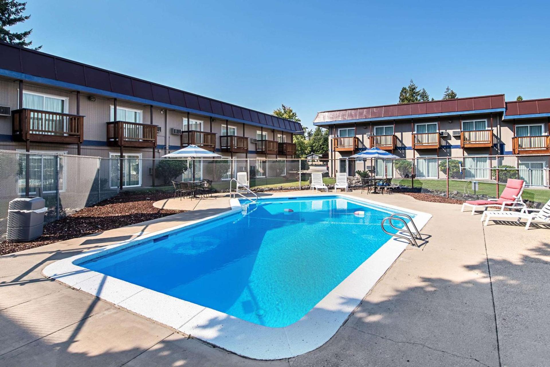 Rodeway Inn Enumclaw Mount Rainier-Crystal Mountain Area photo 2