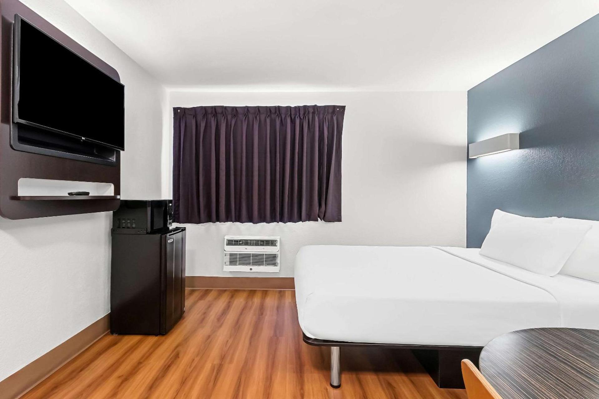 Econo Lodge photo 17