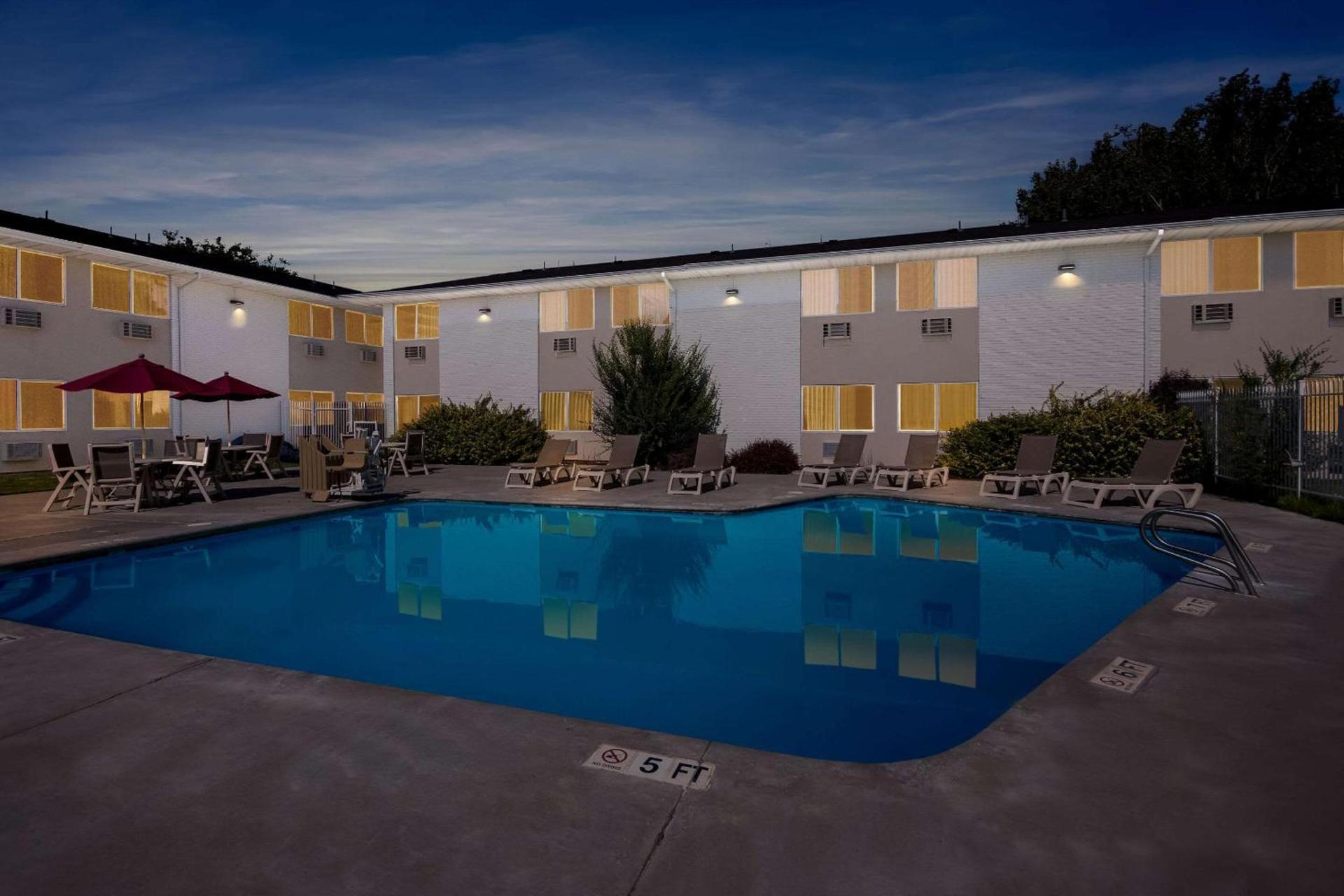 Econo Lodge photo 31