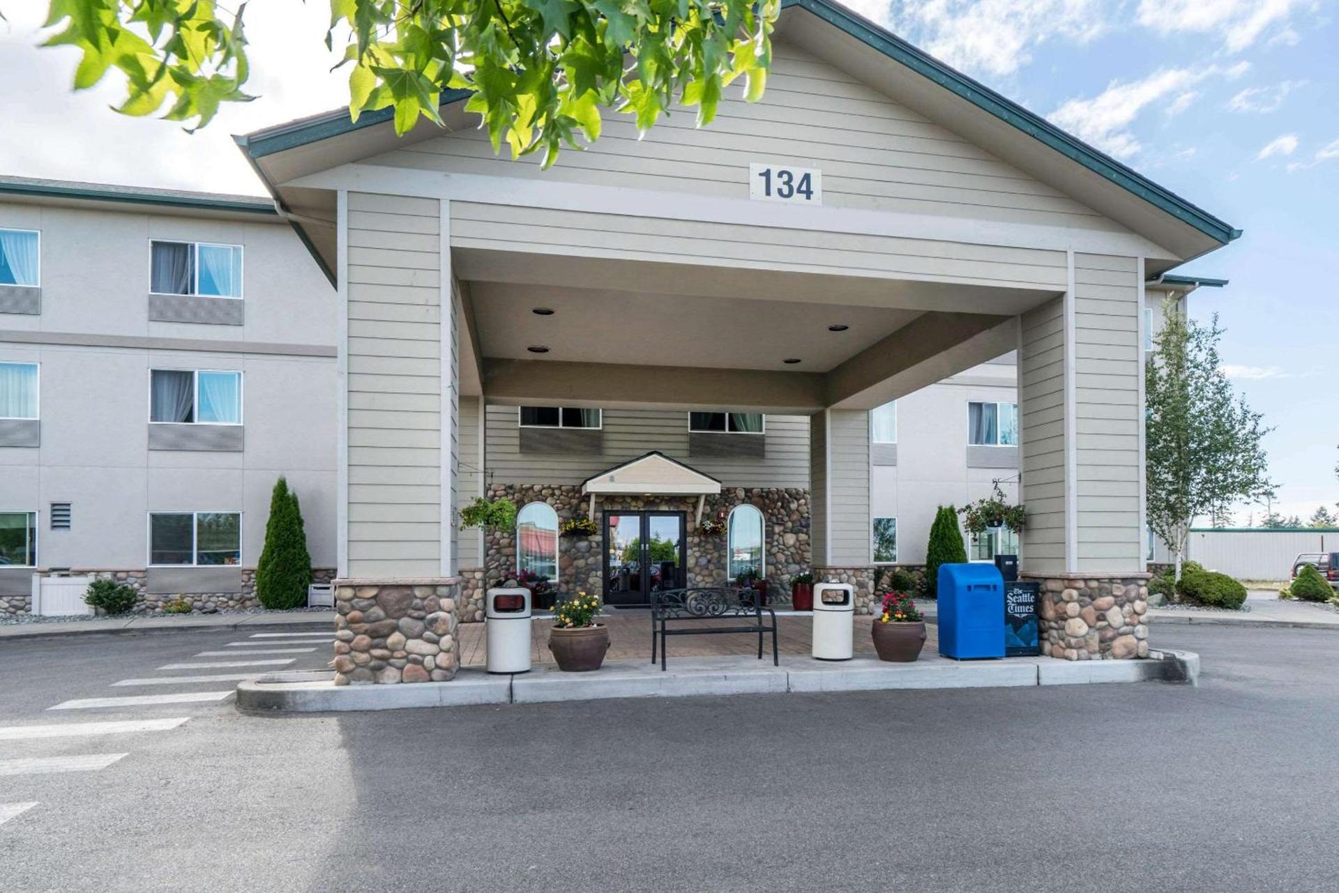 Quality Inn & Suites Sequim at Olympic National Park photo 2