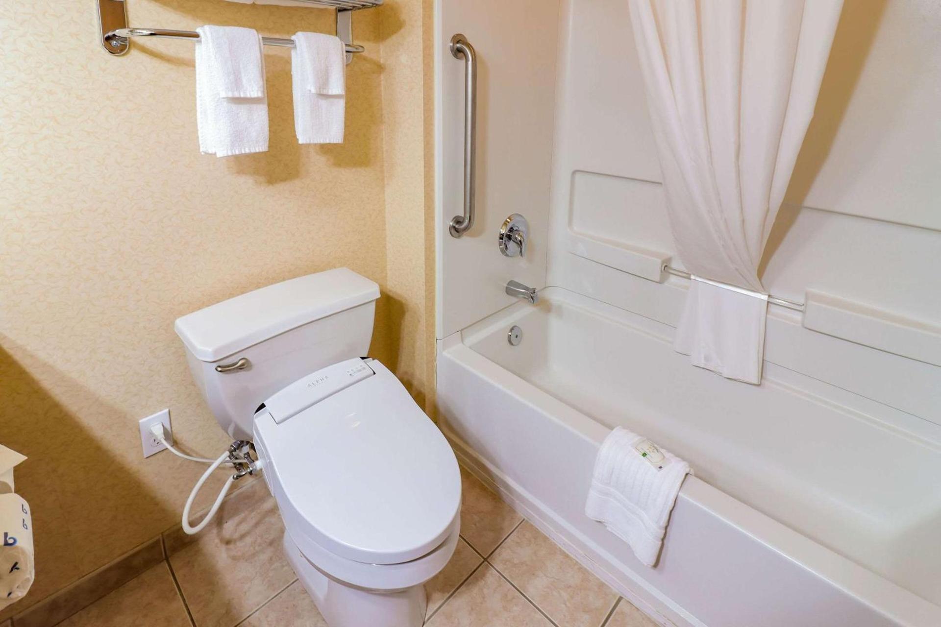 Quality Inn & Suites Sequim at Olympic National Park photo 15