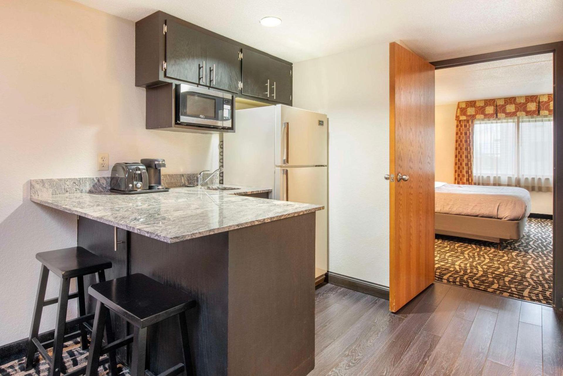 Quality Inn & Suites Mayo Clinic Area photo 8