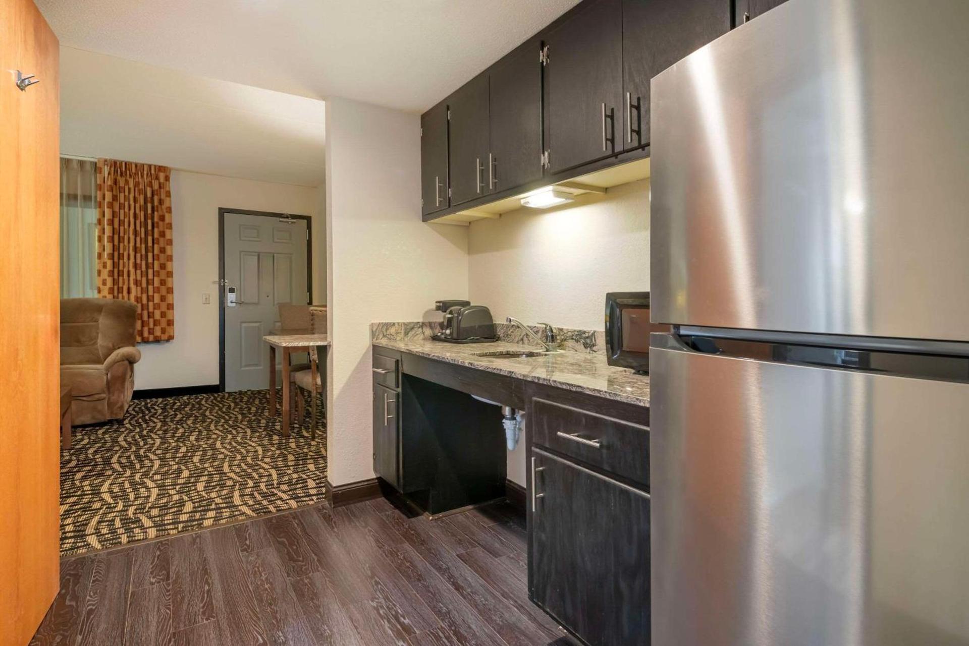 Quality Inn & Suites Mayo Clinic Area photo 16