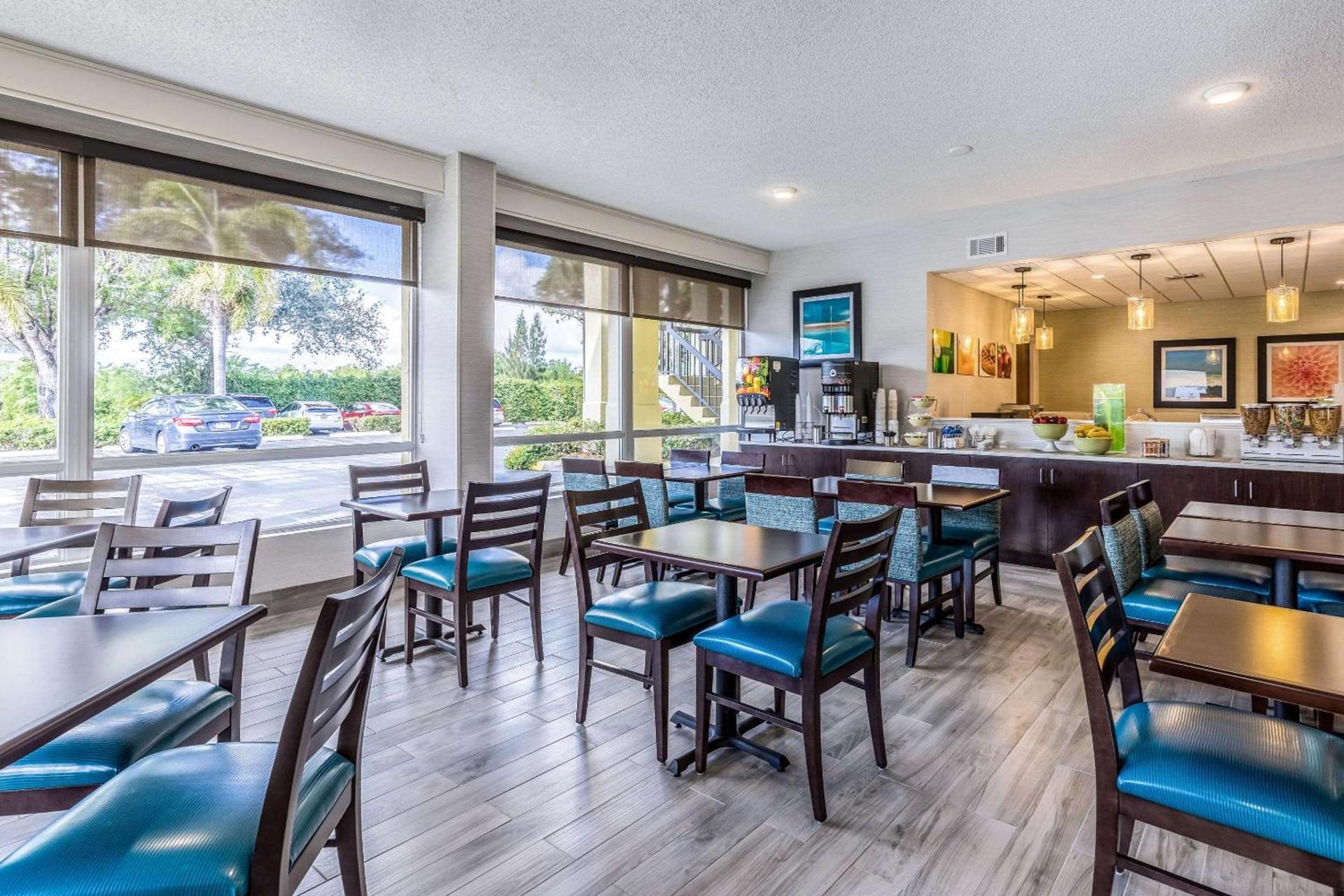 Quality Inn Palm Beach International Airport photo 14