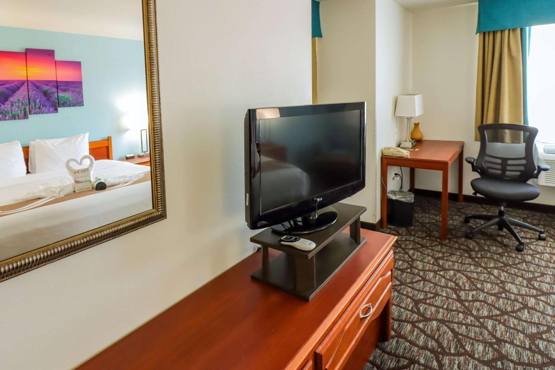 Quality Inn & Suites Sequim at Olympic National Park photo 12