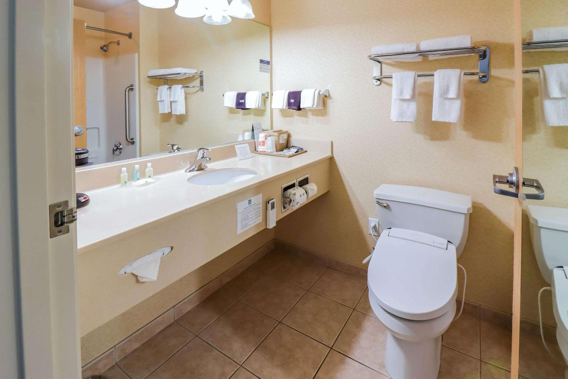 Quality Inn & Suites Sequim at Olympic National Park photo 16