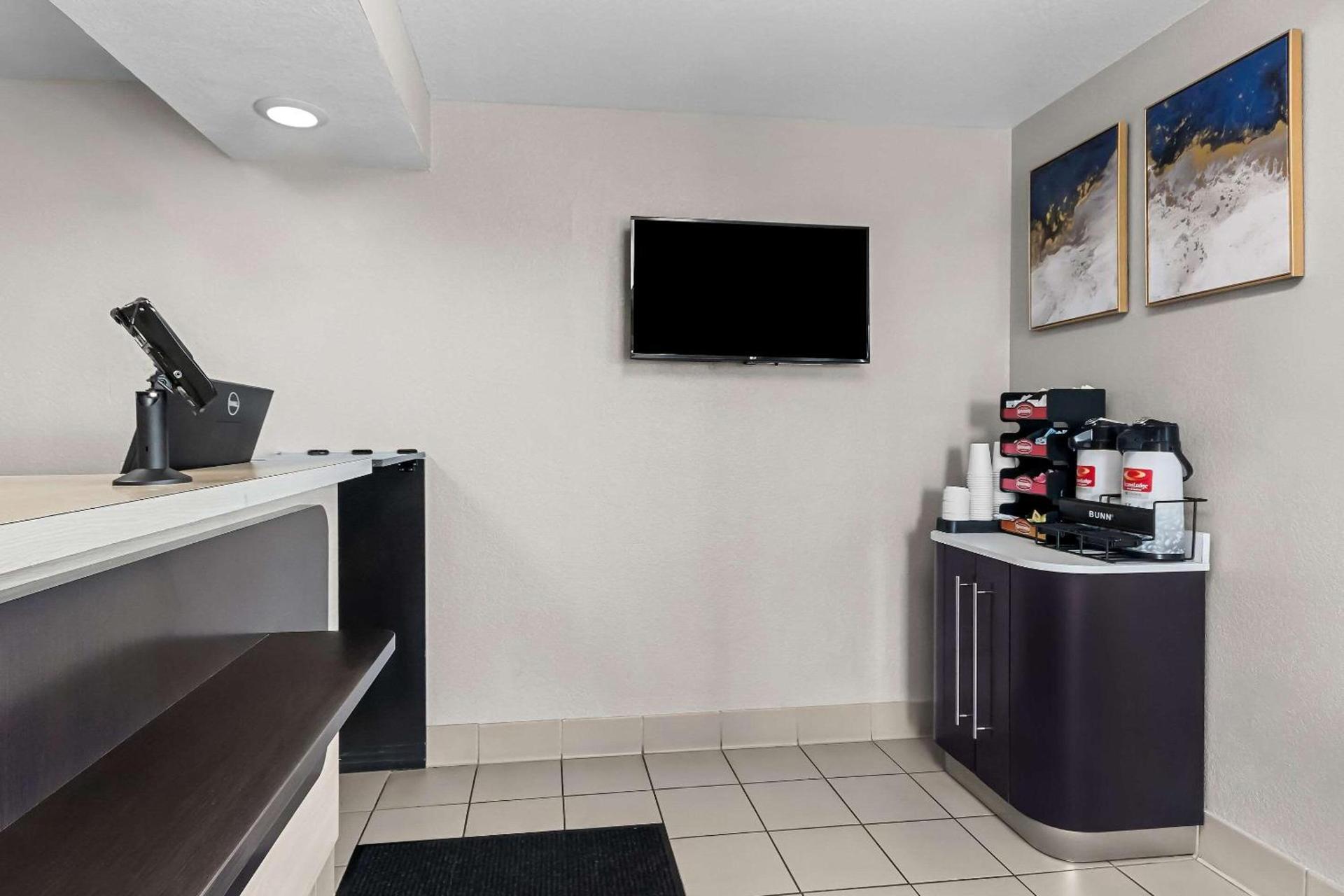 Econo Lodge photo 10