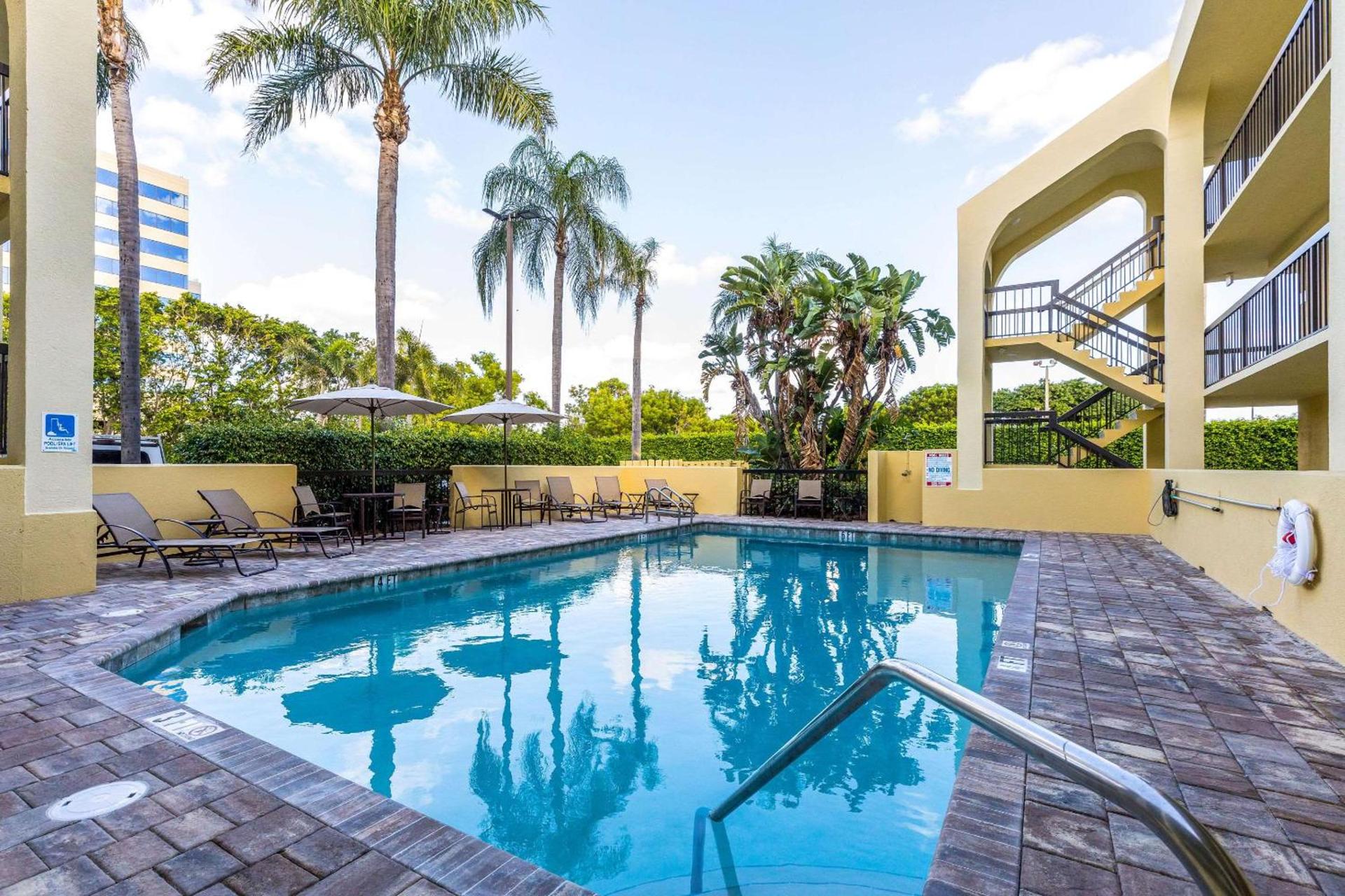 Quality Inn Palm Beach International Airport photo 12