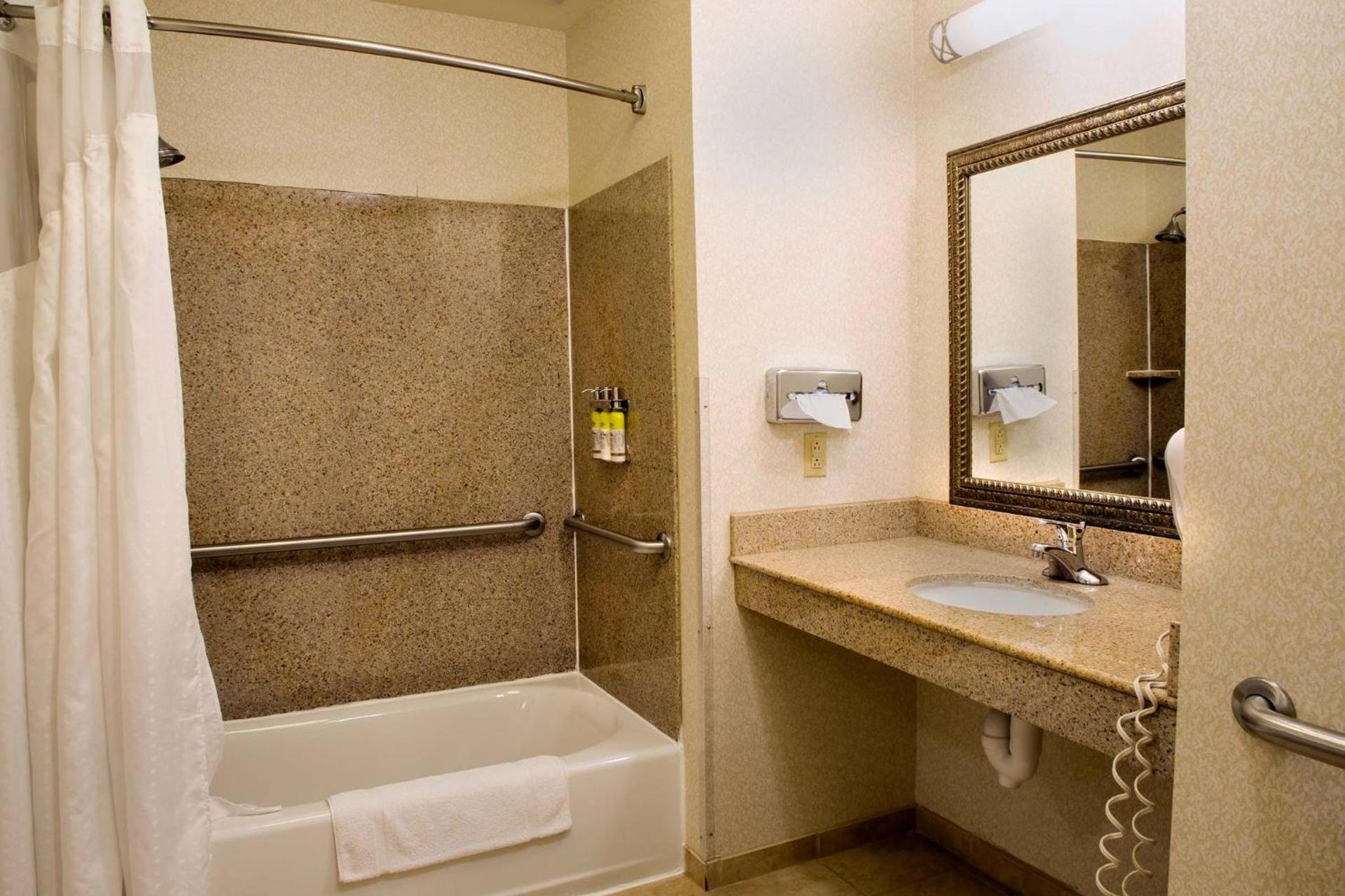 Holiday Inn Express Hotel & Suites Center by IHG photo 28