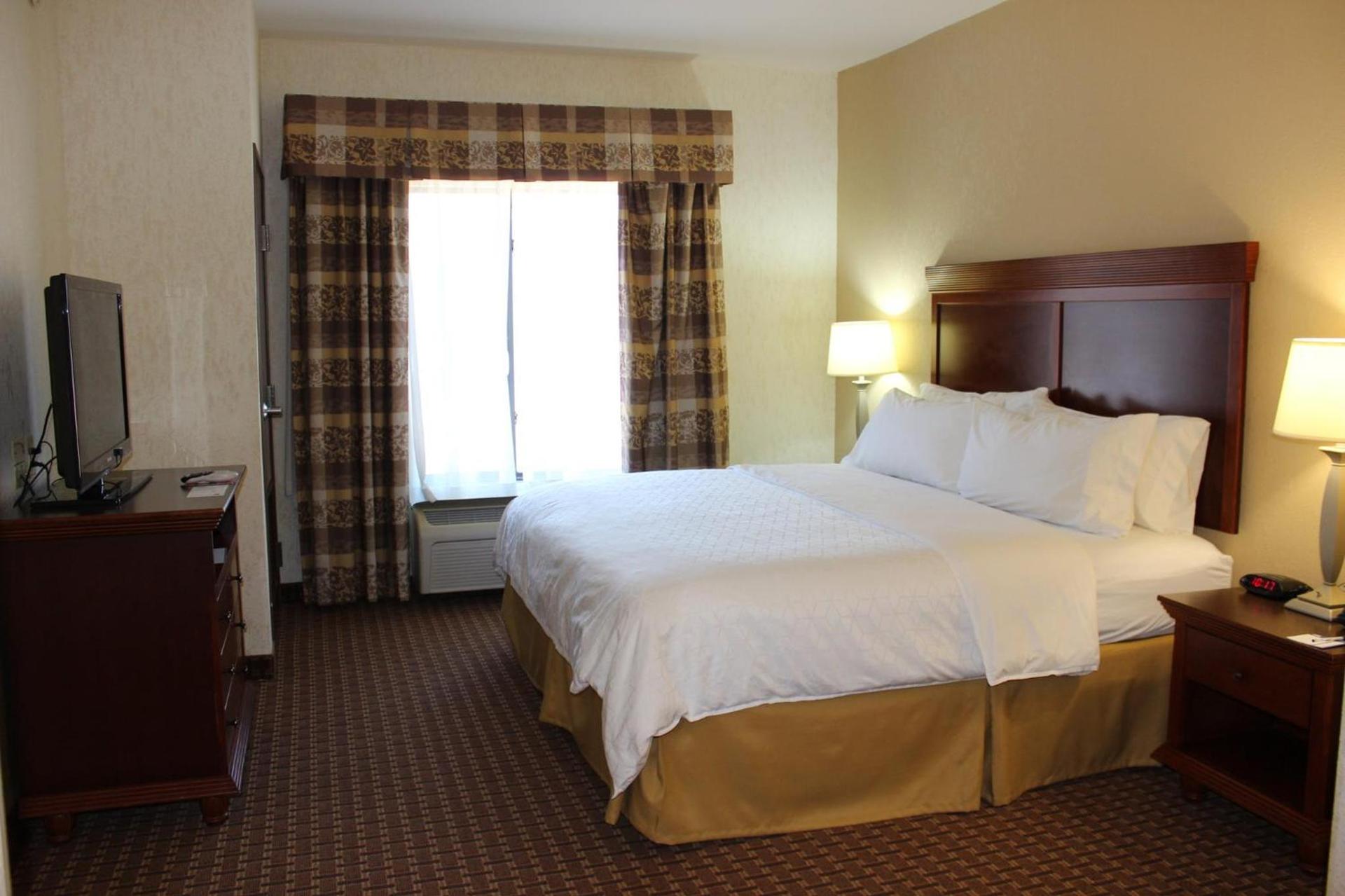 Holiday Inn Express Hotel & Suites Center by IHG photo 29