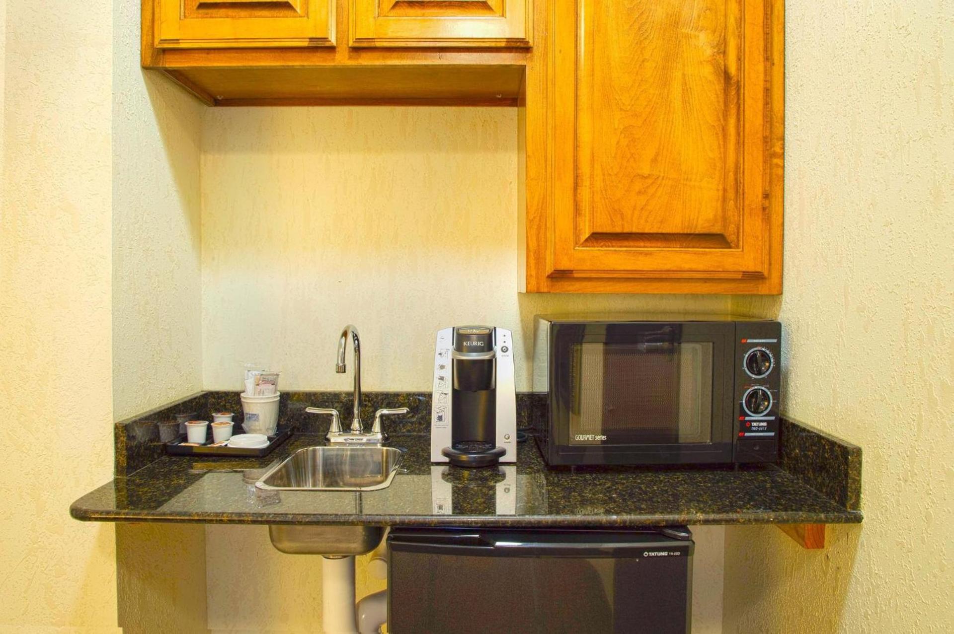 Holiday Inn Express Hotel & Suites Center by IHG photo 31