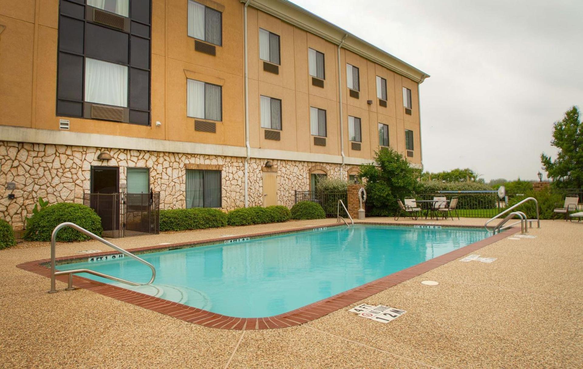 Holiday Inn Express Hotel & Suites Center by IHG photo 37