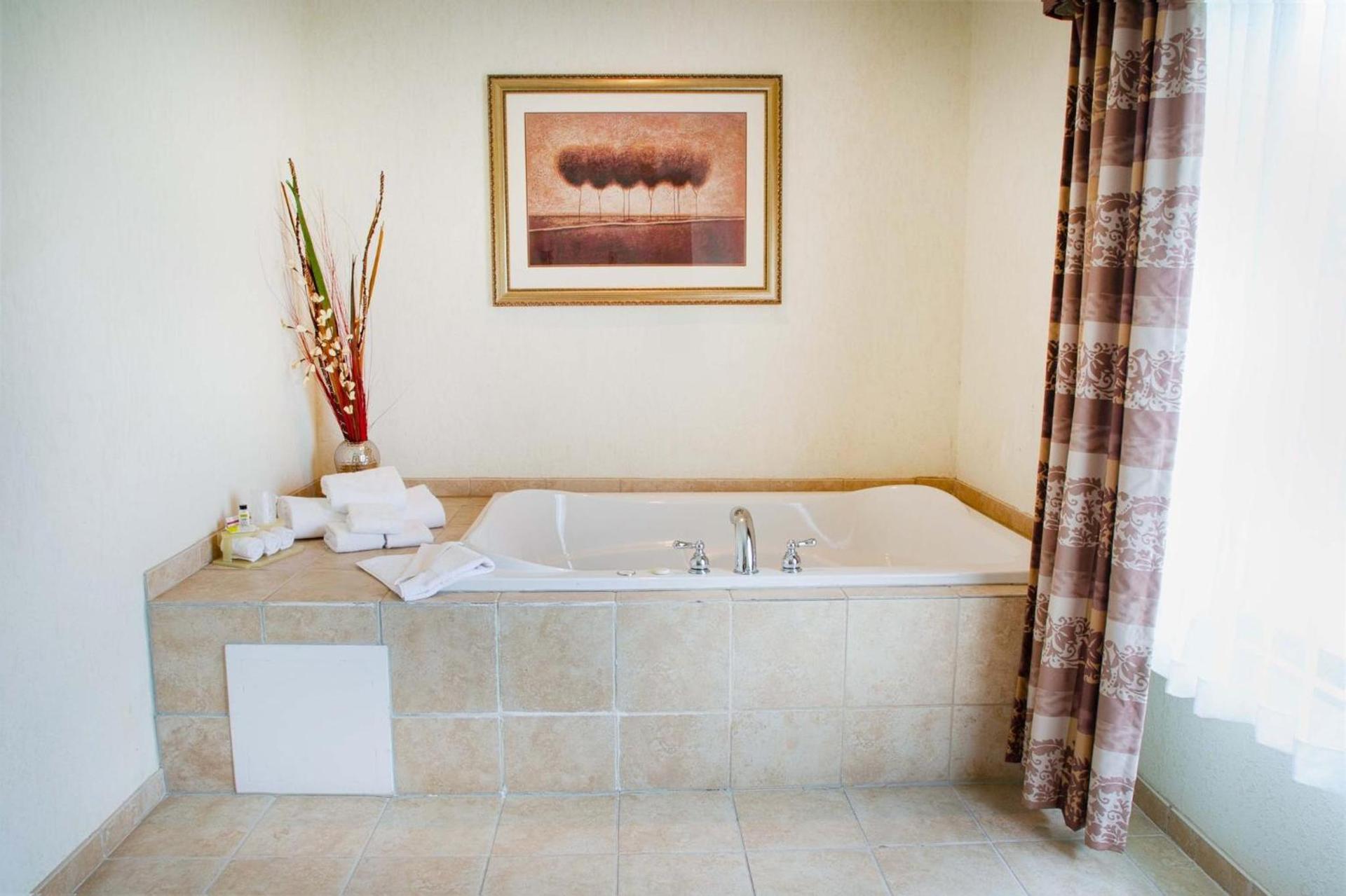Holiday Inn Express Hotel & Suites Center by IHG photo 38