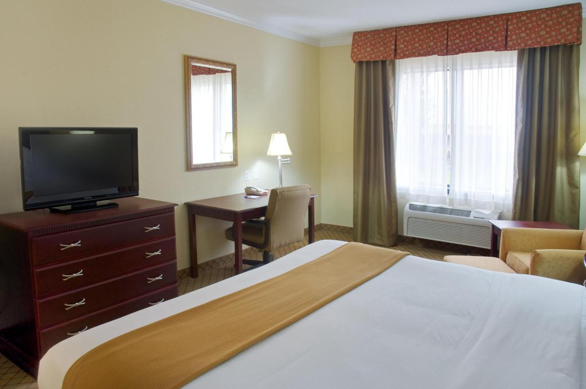 Holiday Inn Express Hotel & Suites Winnie by IHG photo 36