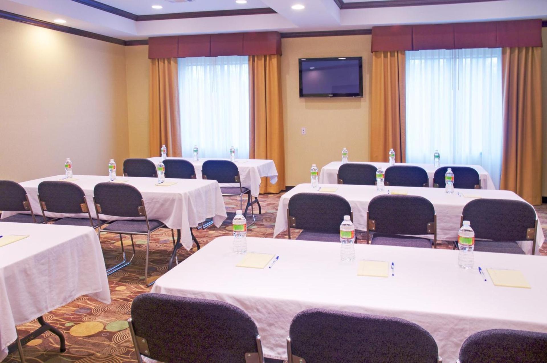 Holiday Inn Express Hotel & Suites Winnie by IHG photo 38