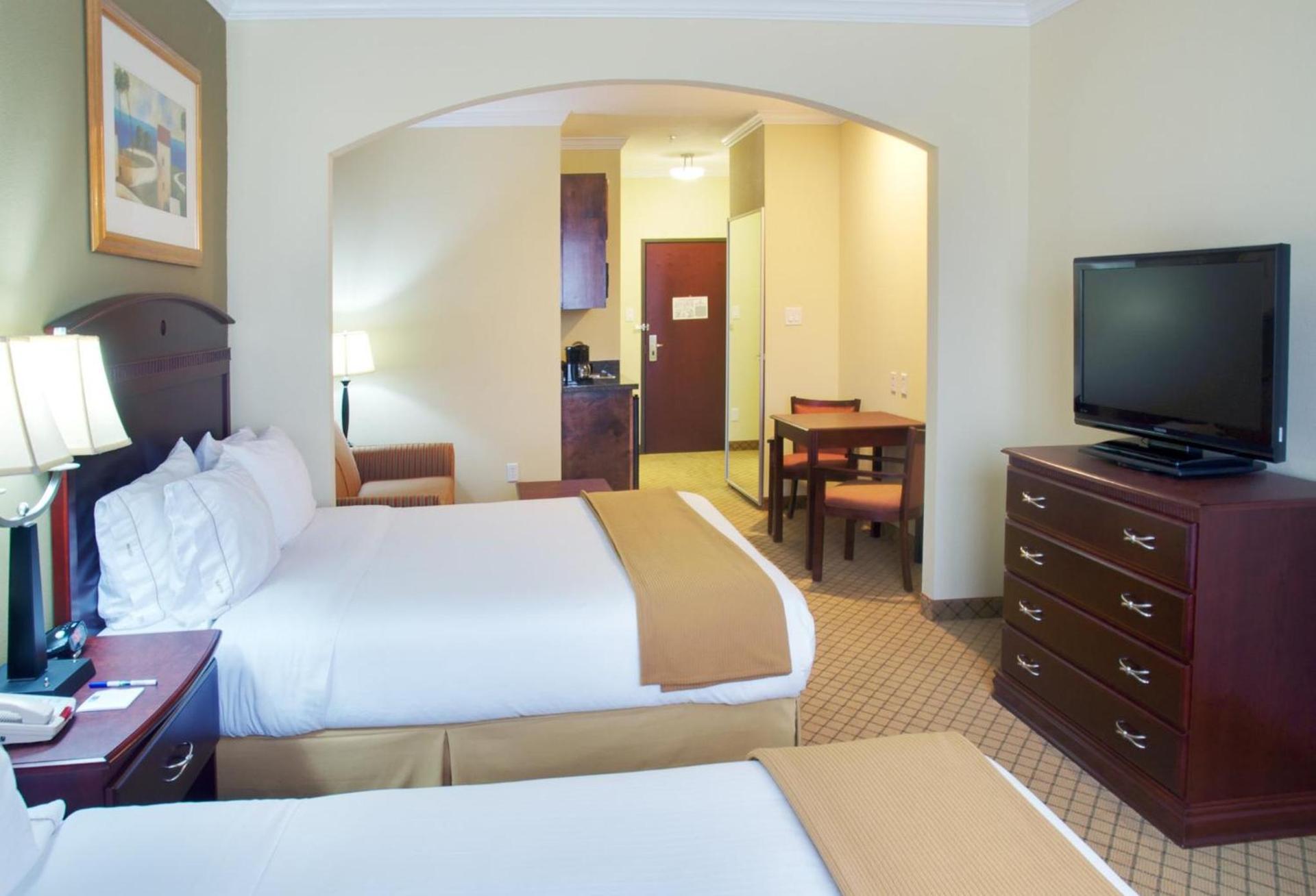 Holiday Inn Express Hotel & Suites Winnie by IHG photo 40