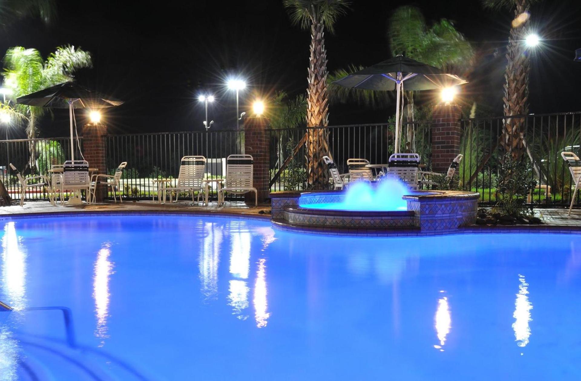 Holiday Inn Express Hotel & Suites Winnie by IHG photo 41