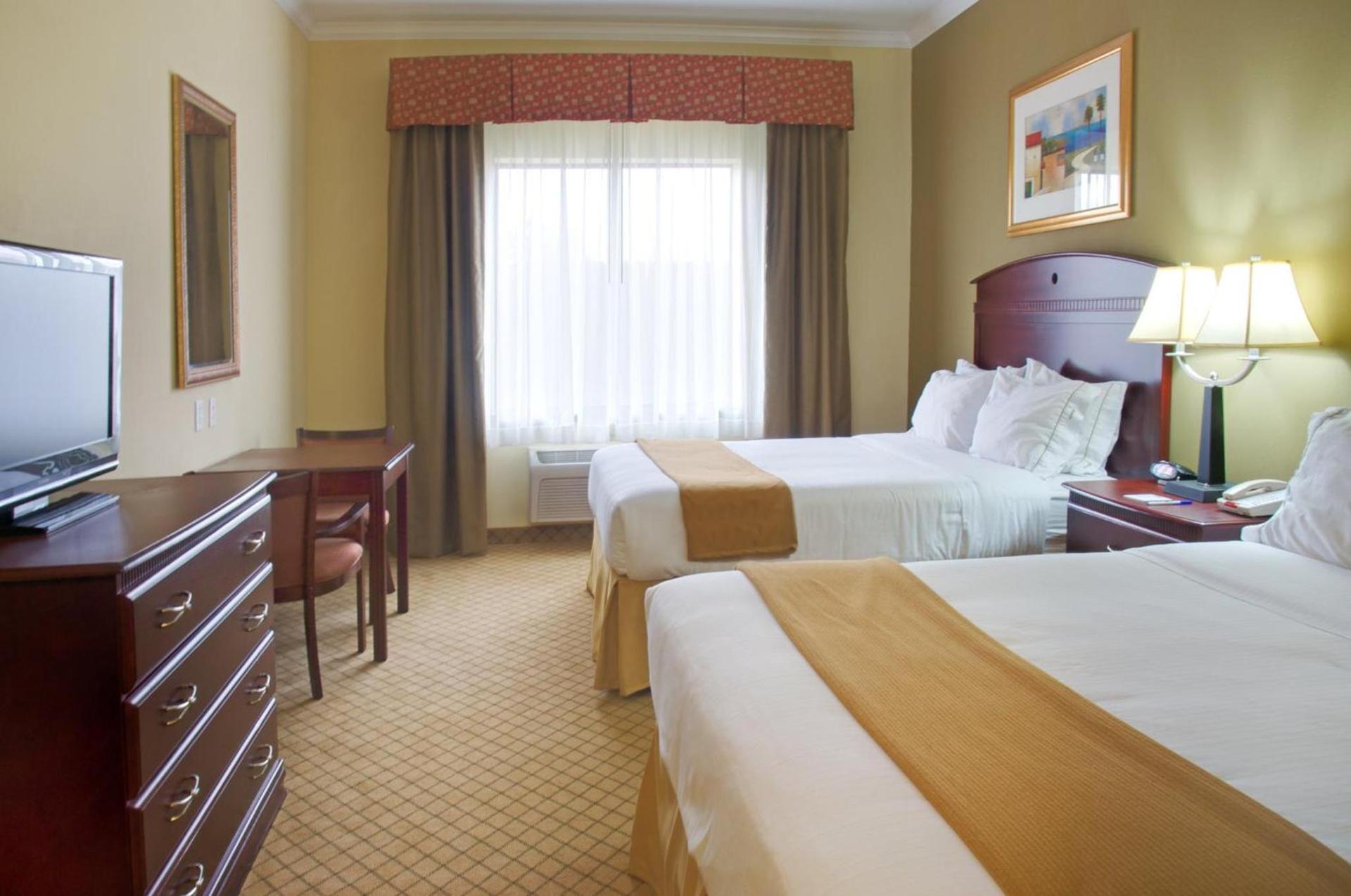 Holiday Inn Express Hotel & Suites Winnie by IHG photo 42
