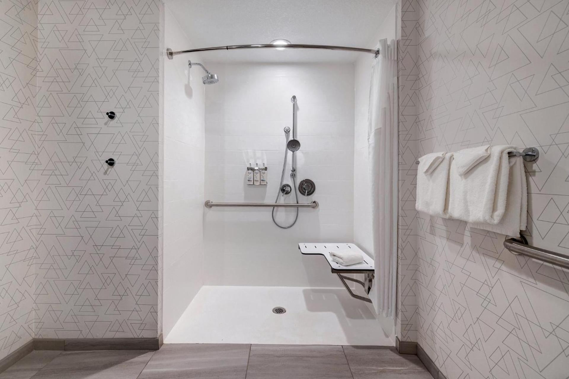 Holiday Inn Express & Suites Ontario - Chino Hills by IHG photo 67